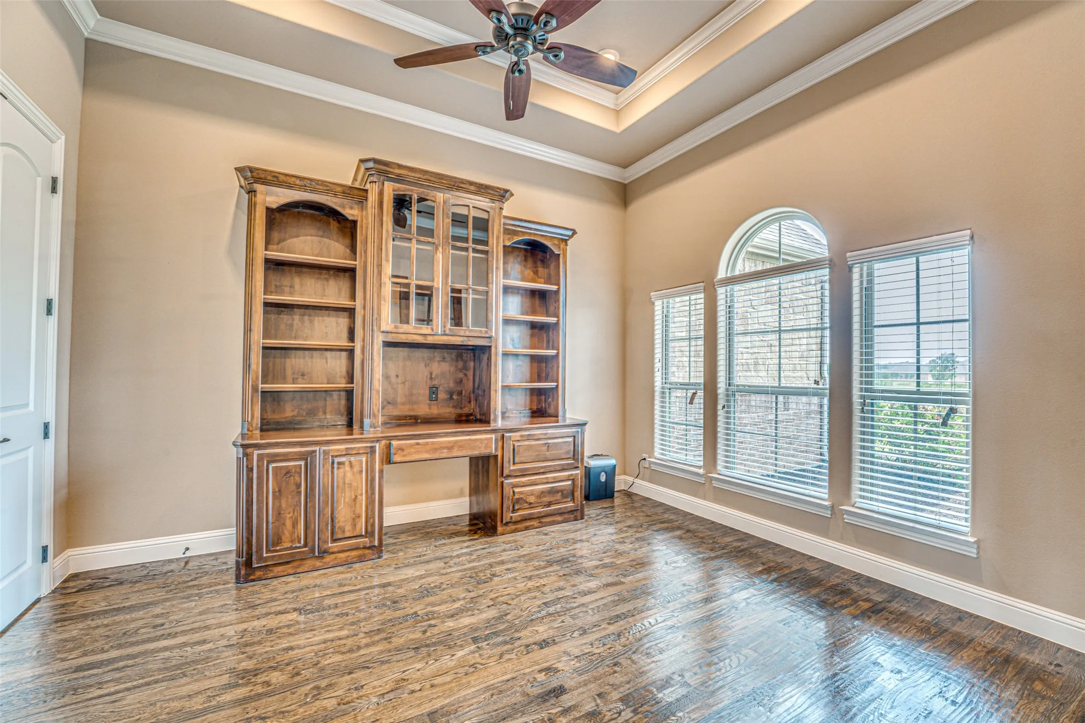 Single Family Residence For Sale in Rockwall County , 1406 Artesia Lane, Mclendon Chisholm, Texas 75032, 4 Bedroom, 5 Bathroom, 4 Garage spaces, 4,184 Sqft, built in 2014, mls#21349733, Real Estate Agent in Mclendon Chisholm, Homes For Sale in Rockwall county, Homes For Sale in Mclendon Chisholm, Realtor in Mclendon Chisholm Texas, Real Estate Brokerage Independent Realty Texas, Luminita Cordes Realtor