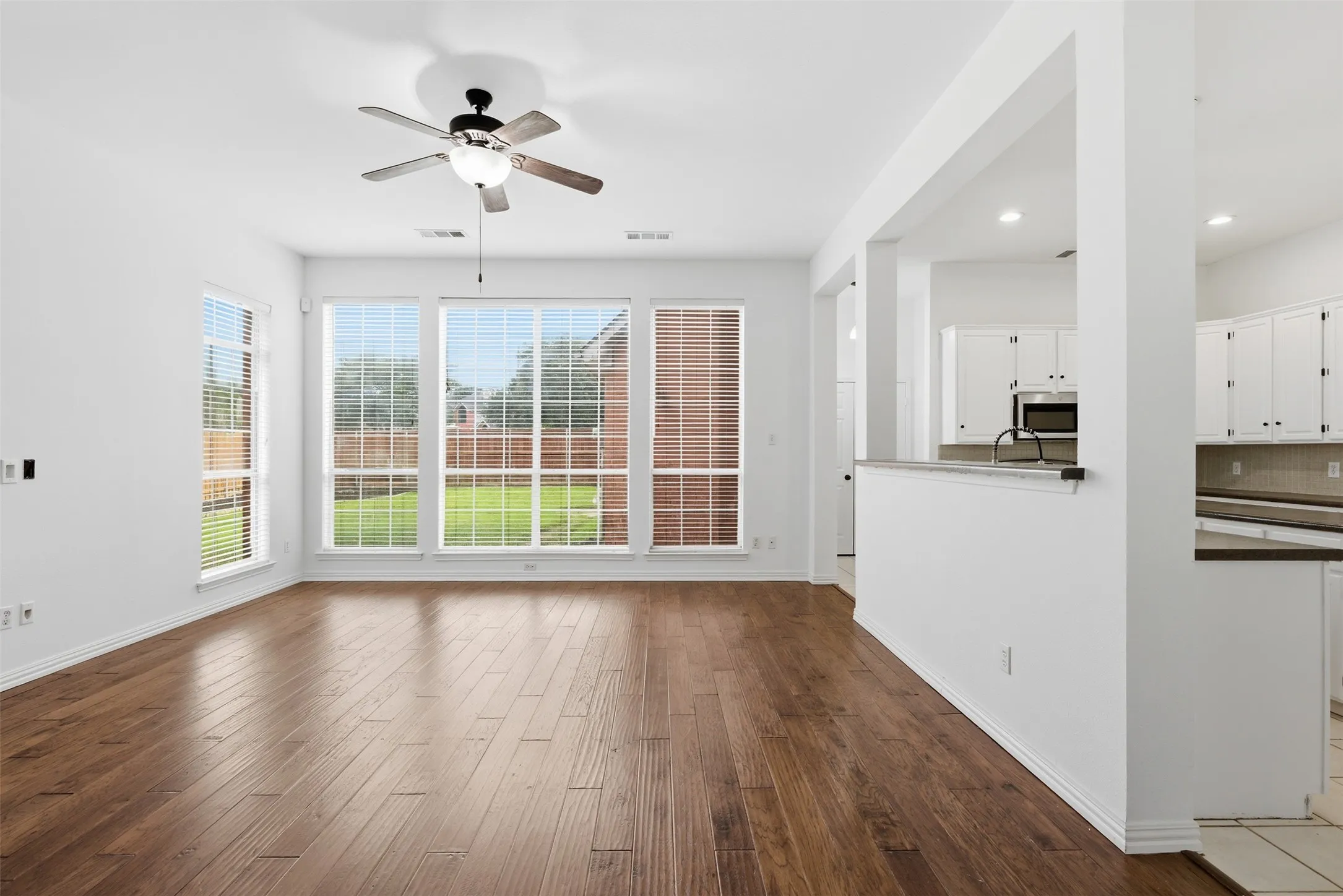 Single Family Residence For Rent in Collin County , 3221 Corning Drive, Plano, Texas 75023, 3 Bedroom, 3 Bathroom, 2 Garage spaces, 1,919 Sqft, built in 1994, mls#21349758, Real Estate Agent in Plano, Homes For Rent in Collin county, Homes For Rent in Plano, Realtor in Plano Texas, Real Estate Brokerage Independent Realty Texas, Luminita Cordes Realtor
