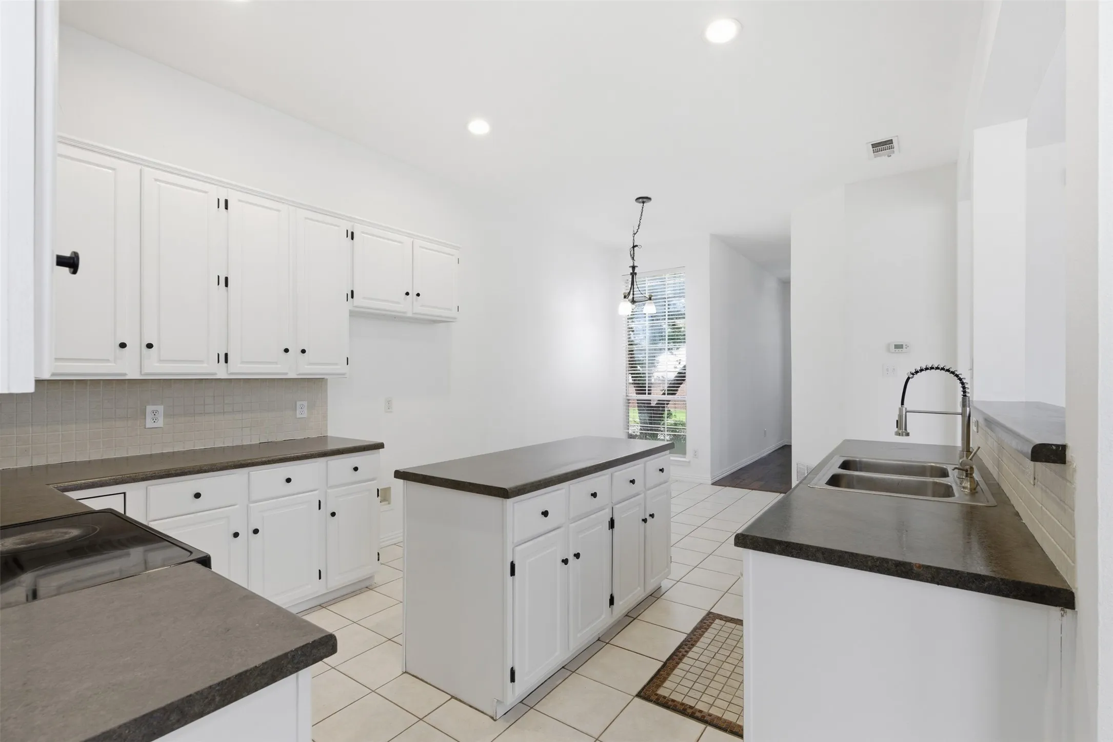 Single Family Residence For Rent in Collin County , 3221 Corning Drive, Plano, Texas 75023, 3 Bedroom, 3 Bathroom, 2 Garage spaces, 1,919 Sqft, built in 1994, mls#21349758, Real Estate Agent in Plano, Homes For Rent in Collin county, Homes For Rent in Plano, Realtor in Plano Texas, Real Estate Brokerage Independent Realty Texas, Luminita Cordes Realtor