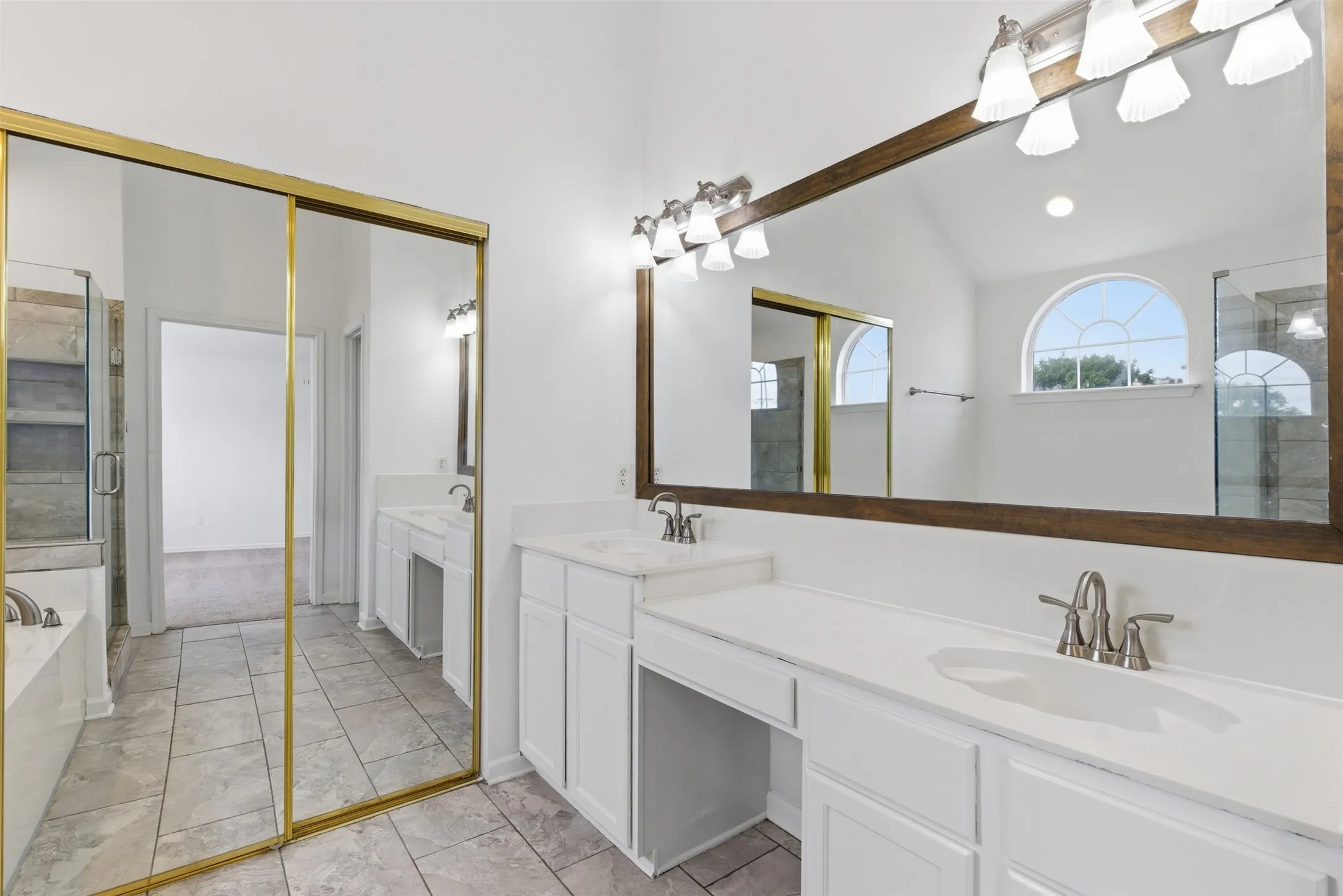 Single Family Residence For Rent in Collin County , 3221 Corning Drive, Plano, Texas 75023, 3 Bedroom, 3 Bathroom, 2 Garage spaces, 1,919 Sqft, built in 1994, mls#21349758, Real Estate Agent in Plano, Homes For Rent in Collin county, Homes For Rent in Plano, Realtor in Plano Texas, Real Estate Brokerage Independent Realty Texas, Luminita Cordes Realtor