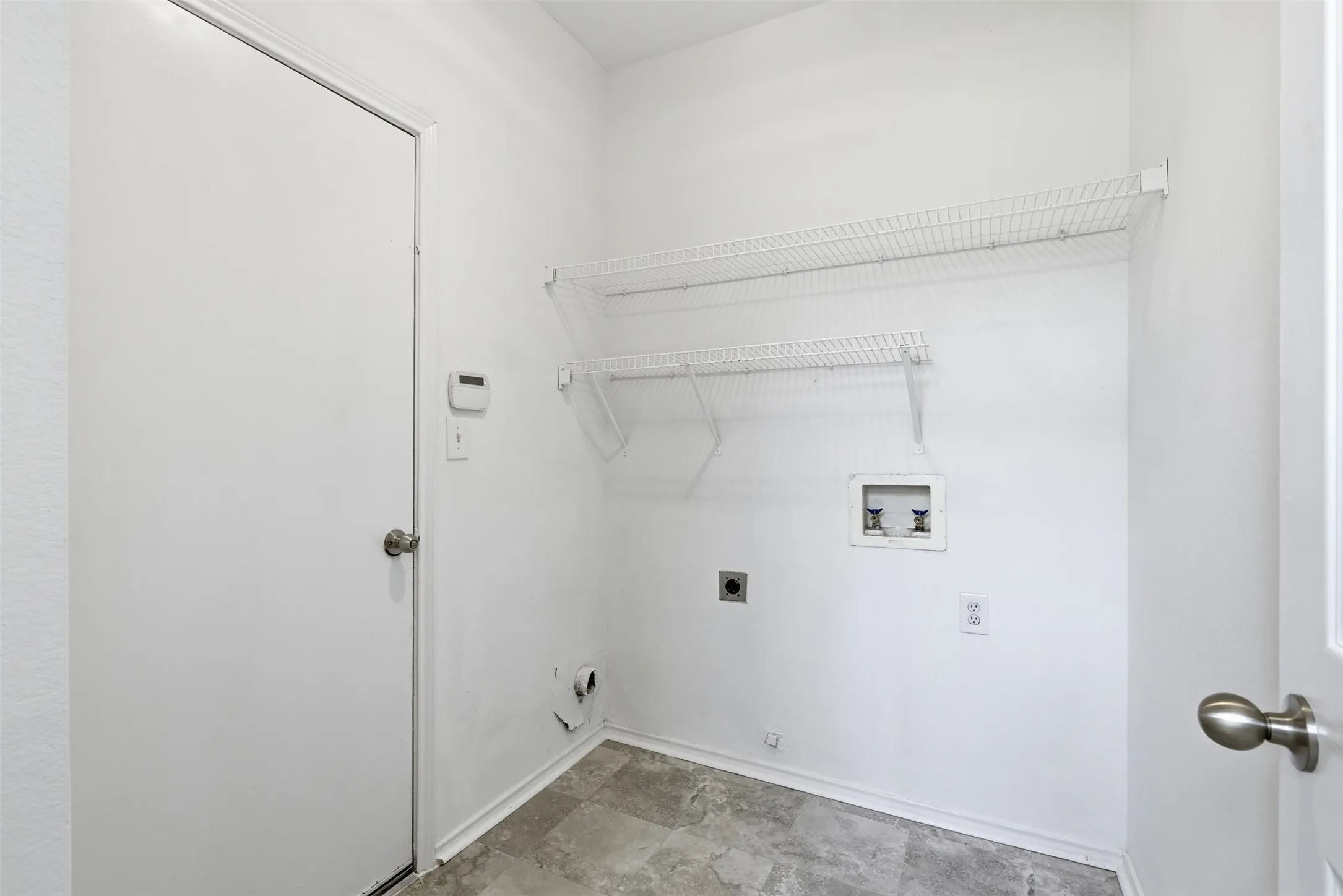 Single Family Residence For Rent in Collin County , 3221 Corning Drive, Plano, Texas 75023, 3 Bedroom, 3 Bathroom, 2 Garage spaces, 1,919 Sqft, built in 1994, mls#21349758, Real Estate Agent in Plano, Homes For Rent in Collin county, Homes For Rent in Plano, Realtor in Plano Texas, Real Estate Brokerage Independent Realty Texas, Luminita Cordes Realtor