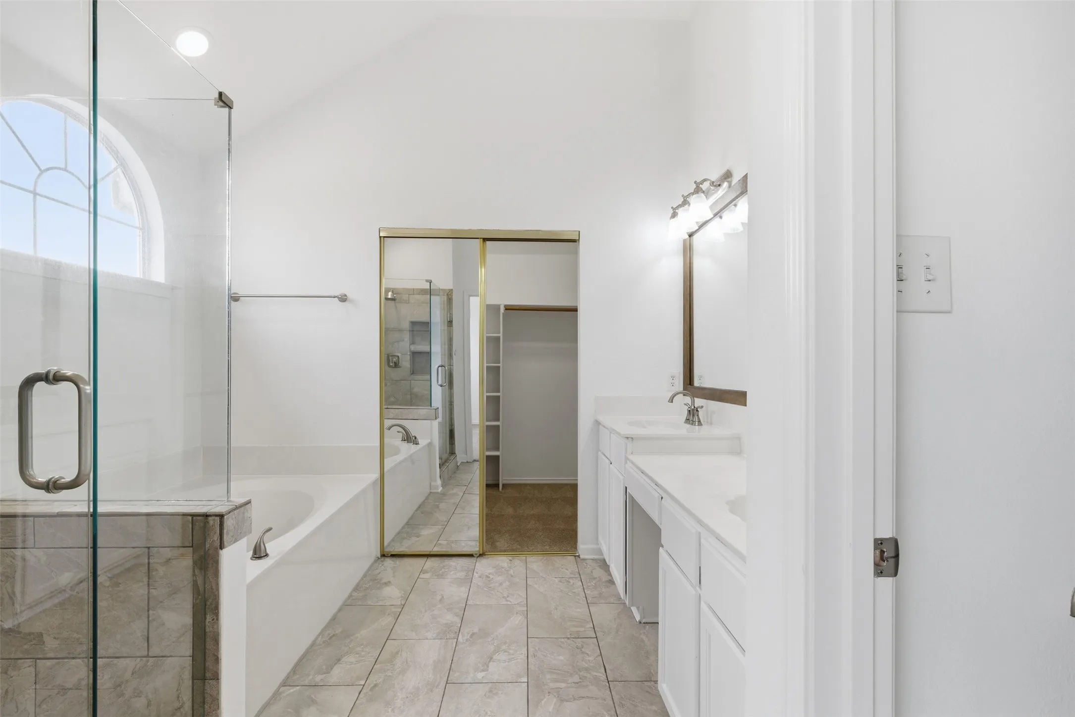 Single Family Residence For Rent in Collin County , 3221 Corning Drive, Plano, Texas 75023, 3 Bedroom, 3 Bathroom, 2 Garage spaces, 1,919 Sqft, built in 1994, mls#21349758, Real Estate Agent in Plano, Homes For Rent in Collin county, Homes For Rent in Plano, Realtor in Plano Texas, Real Estate Brokerage Independent Realty Texas, Luminita Cordes Realtor