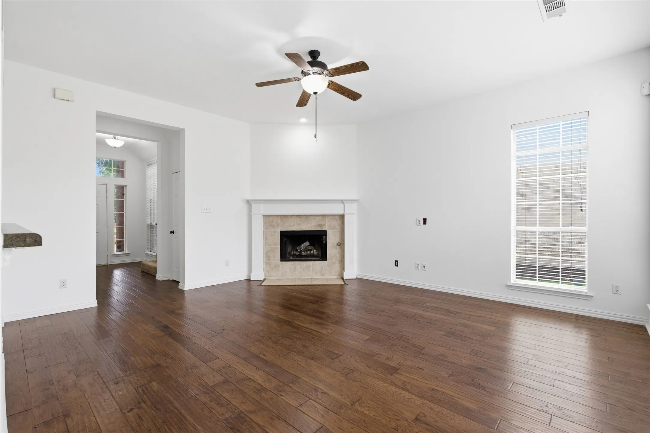 Single Family Residence For Rent in Collin County , 3221 Corning Drive, Plano, Texas 75023, 3 Bedroom, 3 Bathroom, 2 Garage spaces, 1,919 Sqft, built in 1994, mls#21349758, Real Estate Agent in Plano, Homes For Rent in Collin county, Homes For Rent in Plano, Realtor in Plano Texas, Real Estate Brokerage Independent Realty Texas, Luminita Cordes Realtor