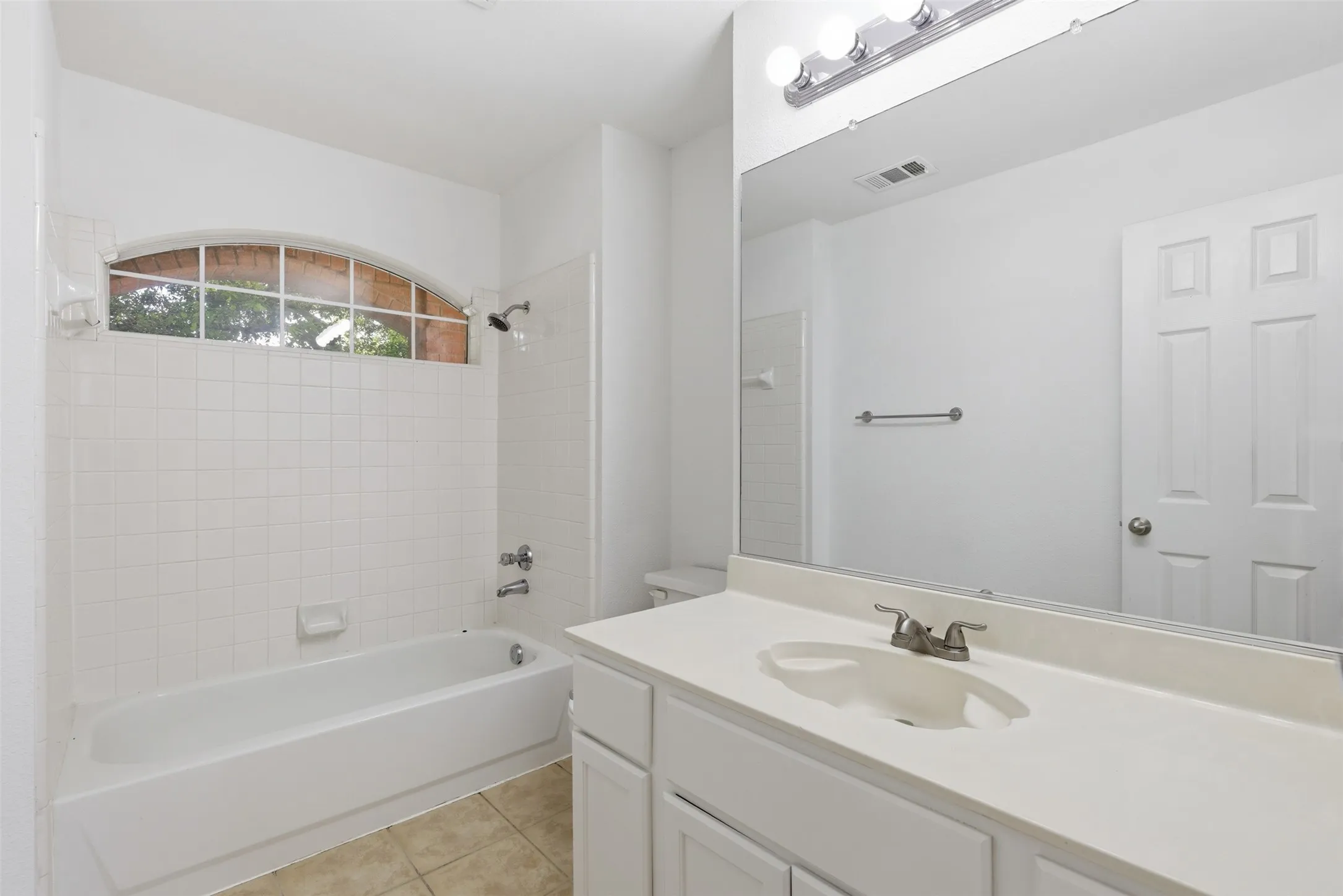 Single Family Residence For Rent in Collin County , 3221 Corning Drive, Plano, Texas 75023, 3 Bedroom, 3 Bathroom, 2 Garage spaces, 1,919 Sqft, built in 1994, mls#21349758, Real Estate Agent in Plano, Homes For Rent in Collin county, Homes For Rent in Plano, Realtor in Plano Texas, Real Estate Brokerage Independent Realty Texas, Luminita Cordes Realtor