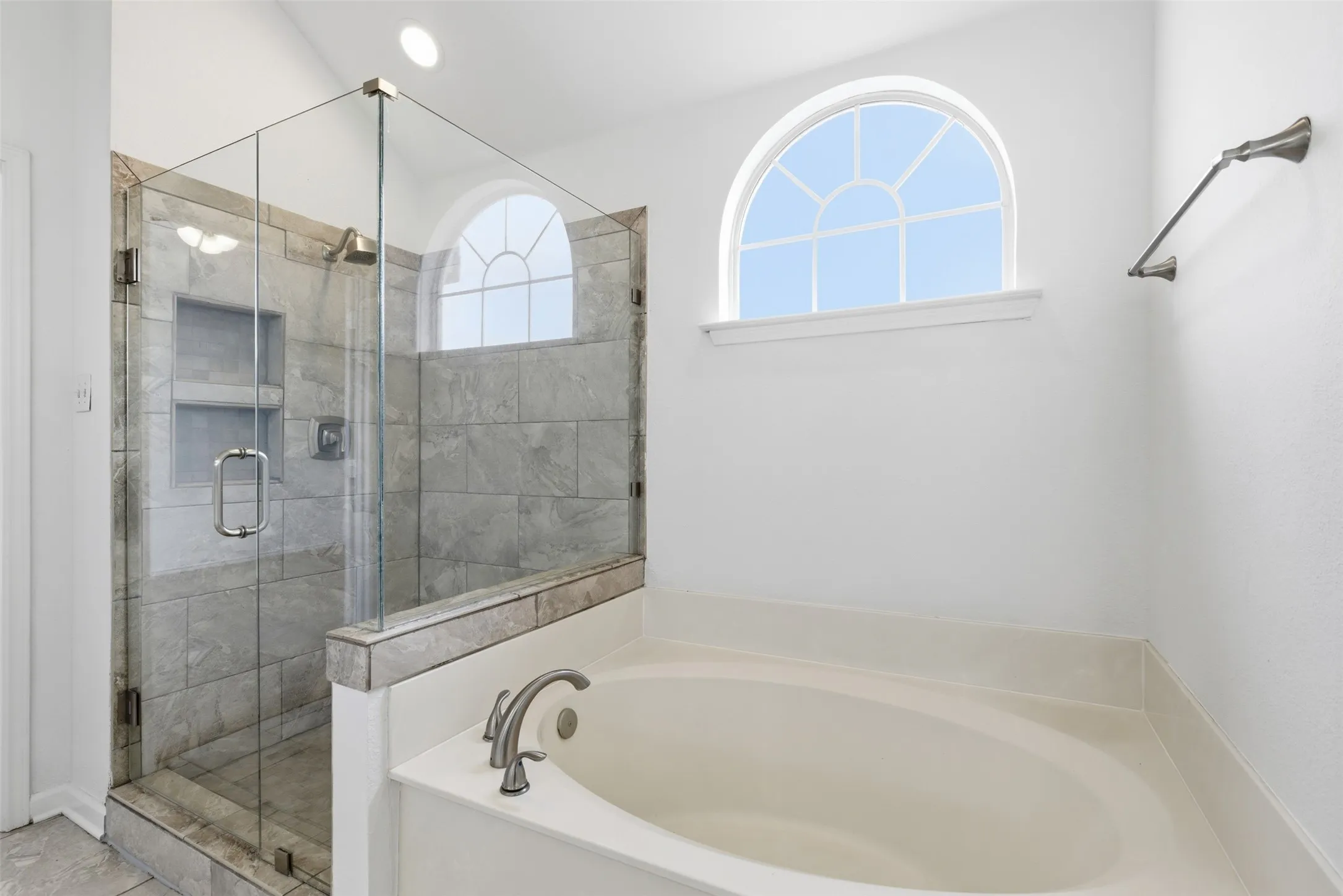 Single Family Residence For Rent in Collin County , 3221 Corning Drive, Plano, Texas 75023, 3 Bedroom, 3 Bathroom, 2 Garage spaces, 1,919 Sqft, built in 1994, mls#21349758, Real Estate Agent in Plano, Homes For Rent in Collin county, Homes For Rent in Plano, Realtor in Plano Texas, Real Estate Brokerage Independent Realty Texas, Luminita Cordes Realtor