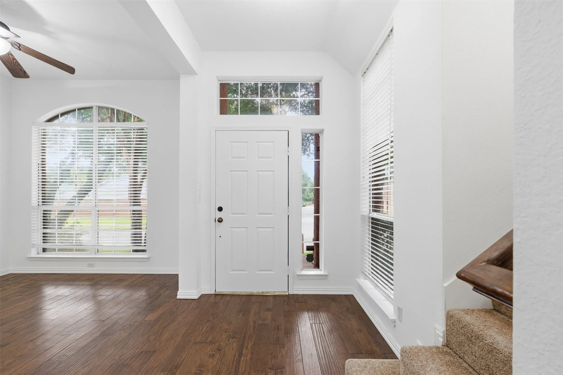 Single Family Residence For Rent in Collin County , 3221 Corning Drive, Plano, Texas 75023, 3 Bedroom, 3 Bathroom, 2 Garage spaces, 1,919 Sqft, built in 1994, mls#21349758, Real Estate Agent in Plano, Homes For Rent in Collin county, Homes For Rent in Plano, Realtor in Plano Texas, Real Estate Brokerage Independent Realty Texas, Luminita Cordes Realtor