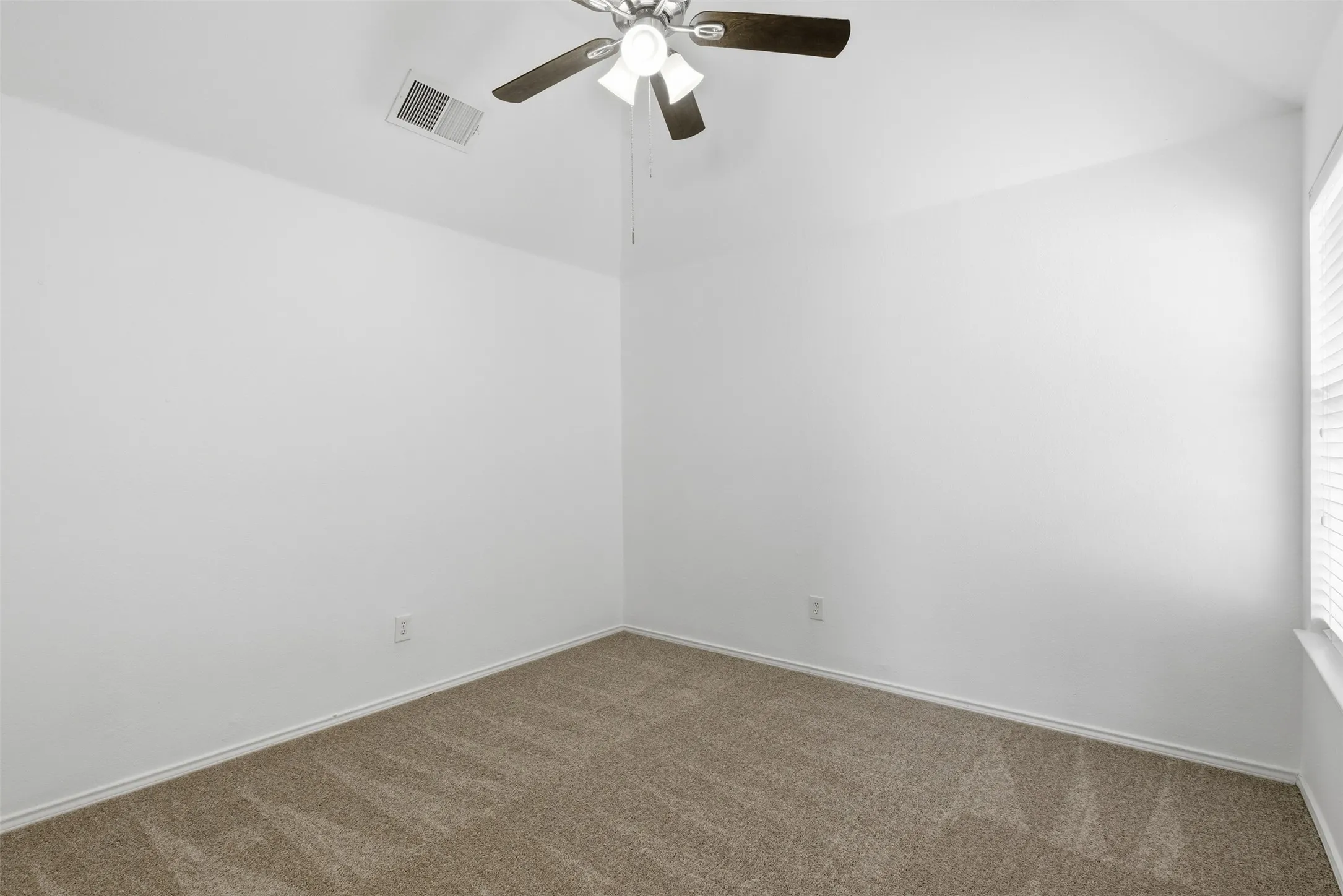 Single Family Residence For Rent in Collin County , 3221 Corning Drive, Plano, Texas 75023, 3 Bedroom, 3 Bathroom, 2 Garage spaces, 1,919 Sqft, built in 1994, mls#21349758, Real Estate Agent in Plano, Homes For Rent in Collin county, Homes For Rent in Plano, Realtor in Plano Texas, Real Estate Brokerage Independent Realty Texas, Luminita Cordes Realtor