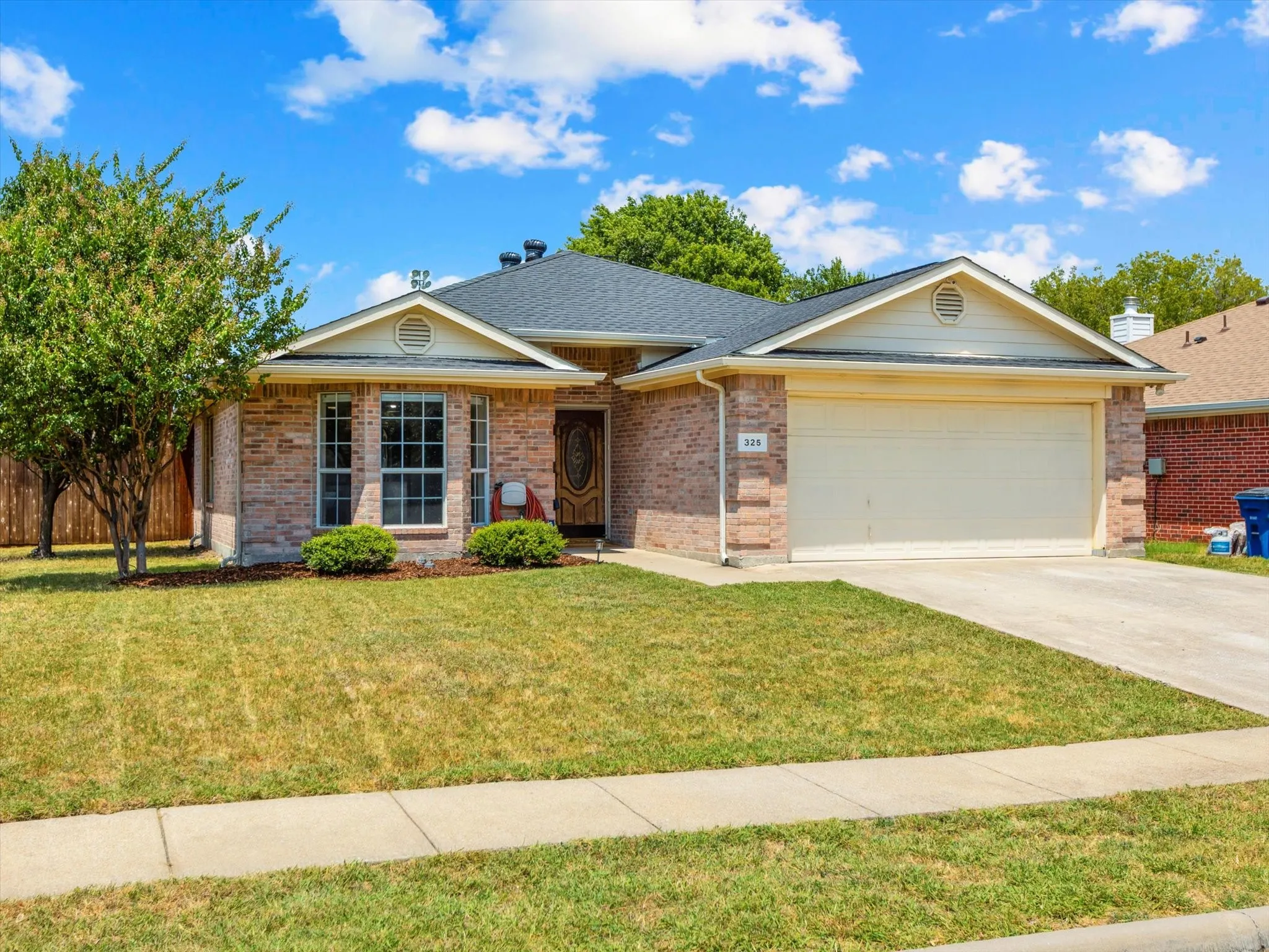 Single Family Residence For Sale in Collin County , 325 Lake Travis Drive, Wylie, Texas 75098, 3 Bedroom, 2 Bathroom, 2 Garage spaces, 1,479 Sqft, built in 2001, mls#21349743, Real Estate Agent in Wylie, Homes For Sale in Collin county, Homes For Sale in Wylie, Realtor in Wylie Texas, Real Estate Brokerage Independent Realty Texas, Luminita Cordes Realtor