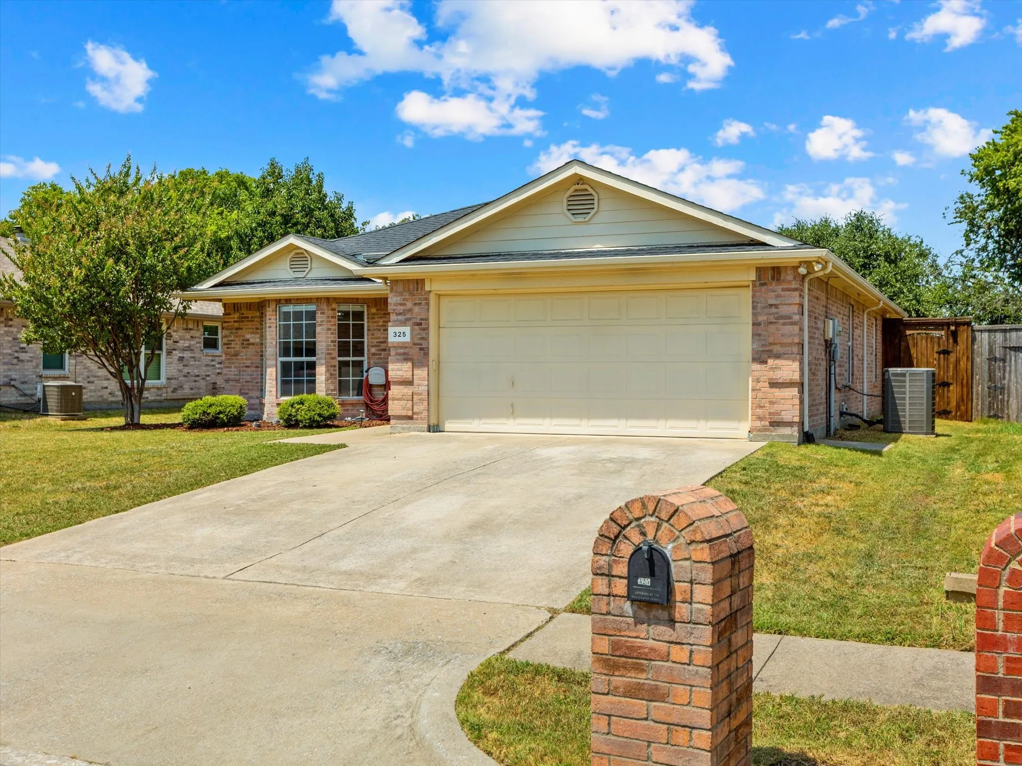 Single Family Residence For Sale in Collin County , 325 Lake Travis Drive, Wylie, Texas 75098, 3 Bedroom, 2 Bathroom, 2 Garage spaces, 1,479 Sqft, built in 2001, mls#21349743, Real Estate Agent in Wylie, Homes For Sale in Collin county, Homes For Sale in Wylie, Realtor in Wylie Texas, Real Estate Brokerage Independent Realty Texas, Luminita Cordes Realtor