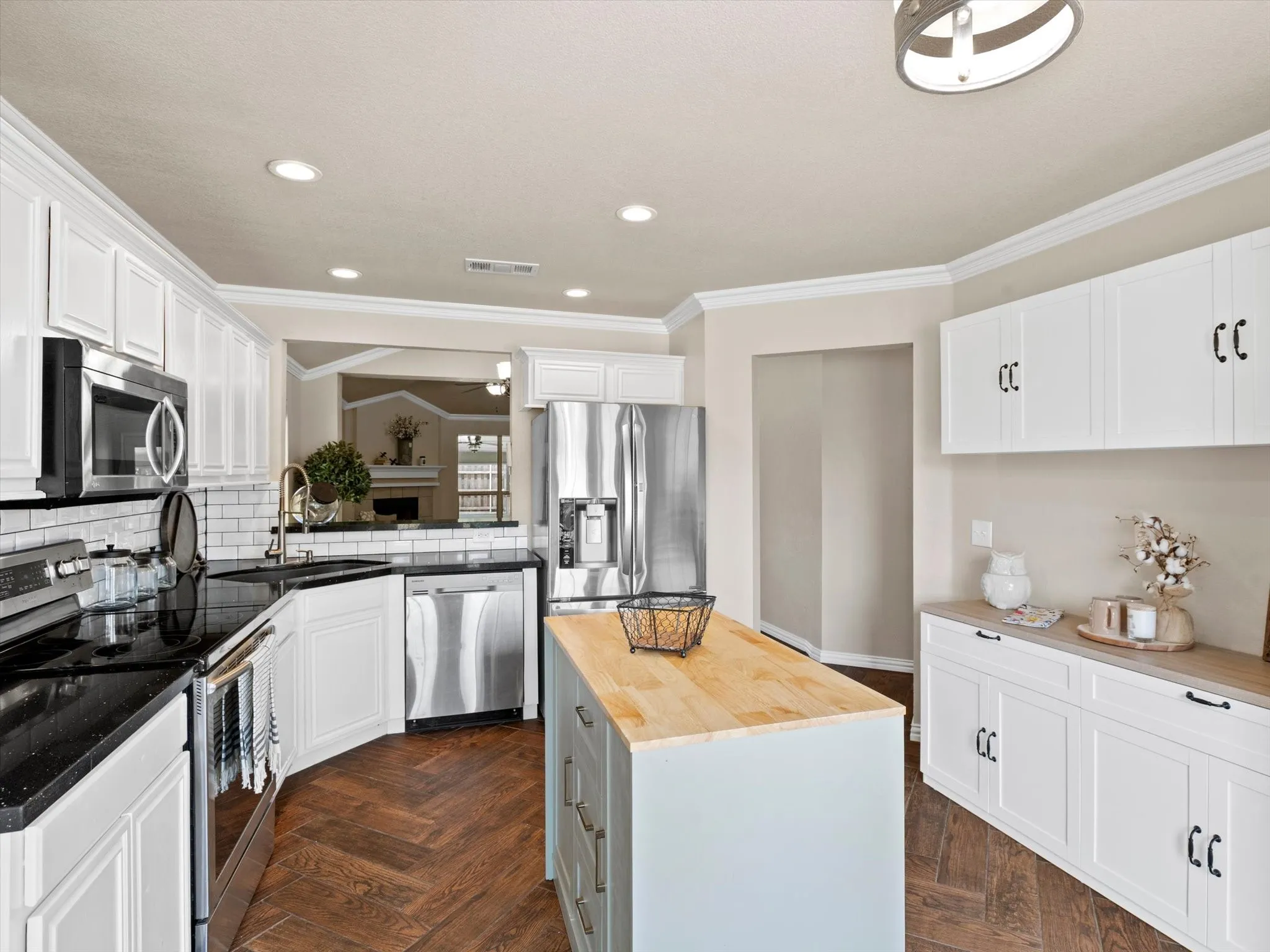 Single Family Residence For Sale in Collin County , 325 Lake Travis Drive, Wylie, Texas 75098, 3 Bedroom, 2 Bathroom, 2 Garage spaces, 1,479 Sqft, built in 2001, mls#21349743, Real Estate Agent in Wylie, Homes For Sale in Collin county, Homes For Sale in Wylie, Realtor in Wylie Texas, Real Estate Brokerage Independent Realty Texas, Luminita Cordes Realtor