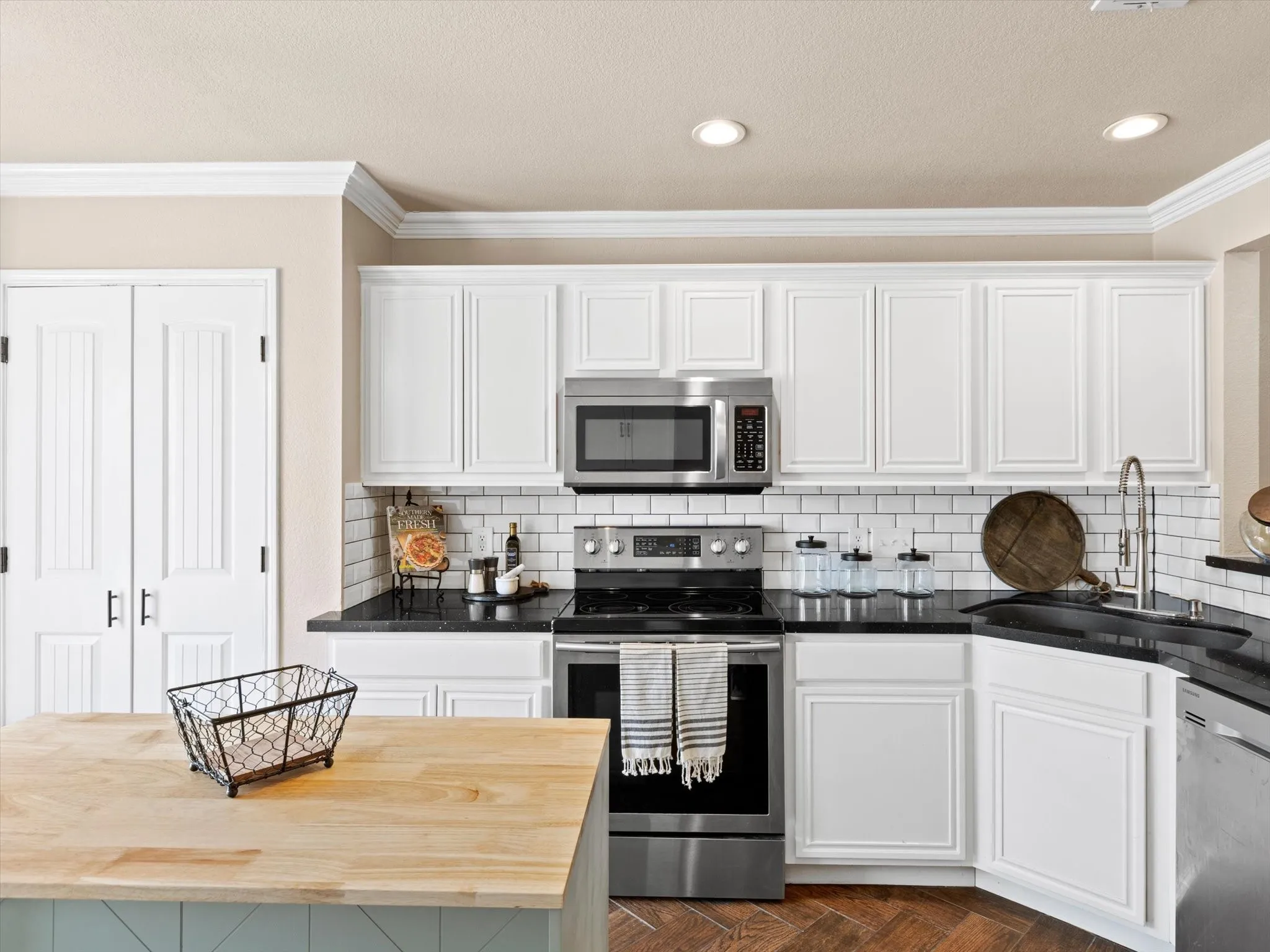 Single Family Residence For Sale in Collin County , 325 Lake Travis Drive, Wylie, Texas 75098, 3 Bedroom, 2 Bathroom, 2 Garage spaces, 1,479 Sqft, built in 2001, mls#21349743, Real Estate Agent in Wylie, Homes For Sale in Collin county, Homes For Sale in Wylie, Realtor in Wylie Texas, Real Estate Brokerage Independent Realty Texas, Luminita Cordes Realtor