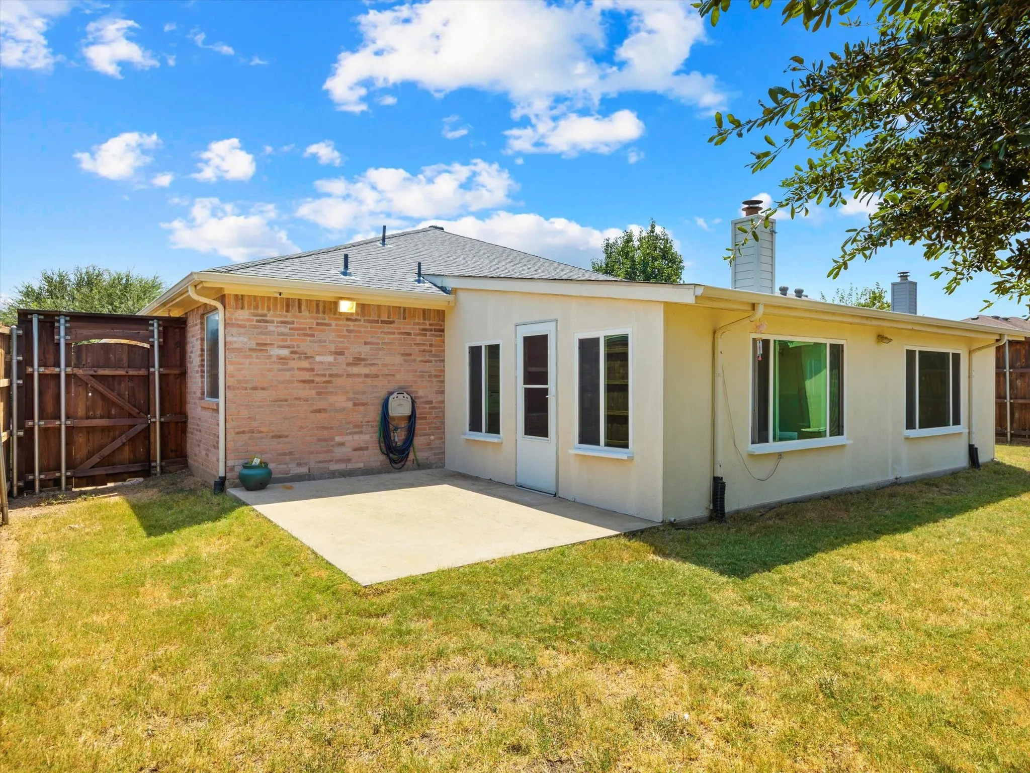 Single Family Residence For Sale in Collin County , 325 Lake Travis Drive, Wylie, Texas 75098, 3 Bedroom, 2 Bathroom, 2 Garage spaces, 1,479 Sqft, built in 2001, mls#21349743, Real Estate Agent in Wylie, Homes For Sale in Collin county, Homes For Sale in Wylie, Realtor in Wylie Texas, Real Estate Brokerage Independent Realty Texas, Luminita Cordes Realtor