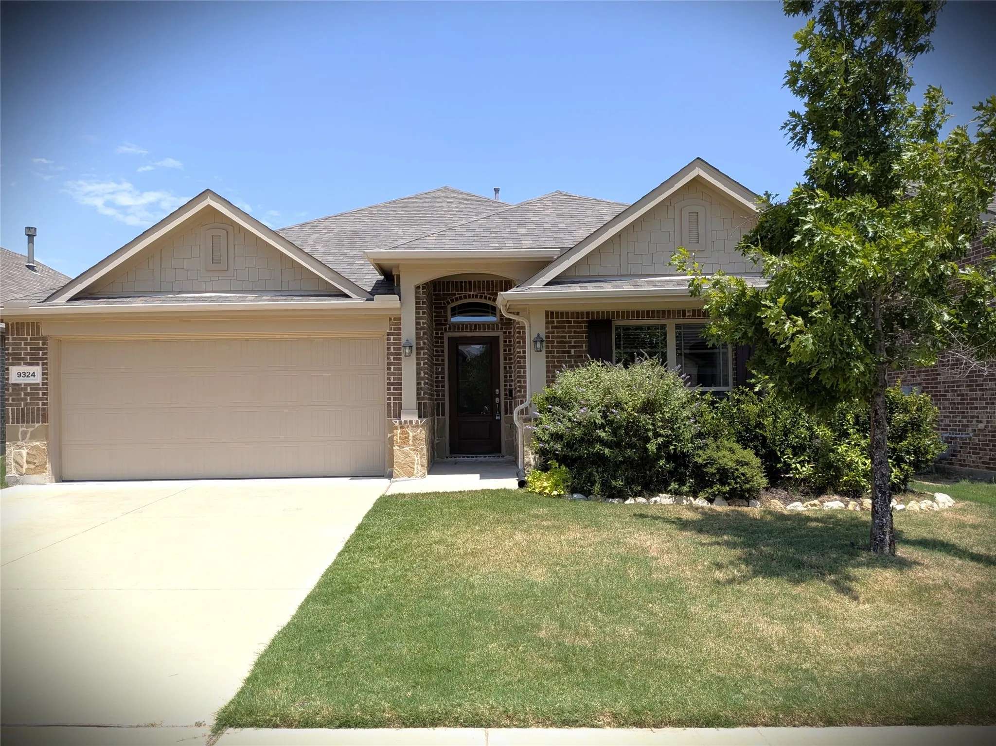 Single Family Residence For Rent in Tarrant County , 9324 Bronze Meadow Drive, Fort Worth, Texas 76131, 4 Bedroom, 3 Bathroom, 2 Garage spaces, 2,129 Sqft, built in 2019, mls#21349766, Real Estate Agent in Fort Worth, Homes For Rent in Tarrant county, Homes For Rent in Fort Worth, Realtor in Fort Worth Texas, Real Estate Brokerage Independent Realty Texas, Luminita Cordes Realtor