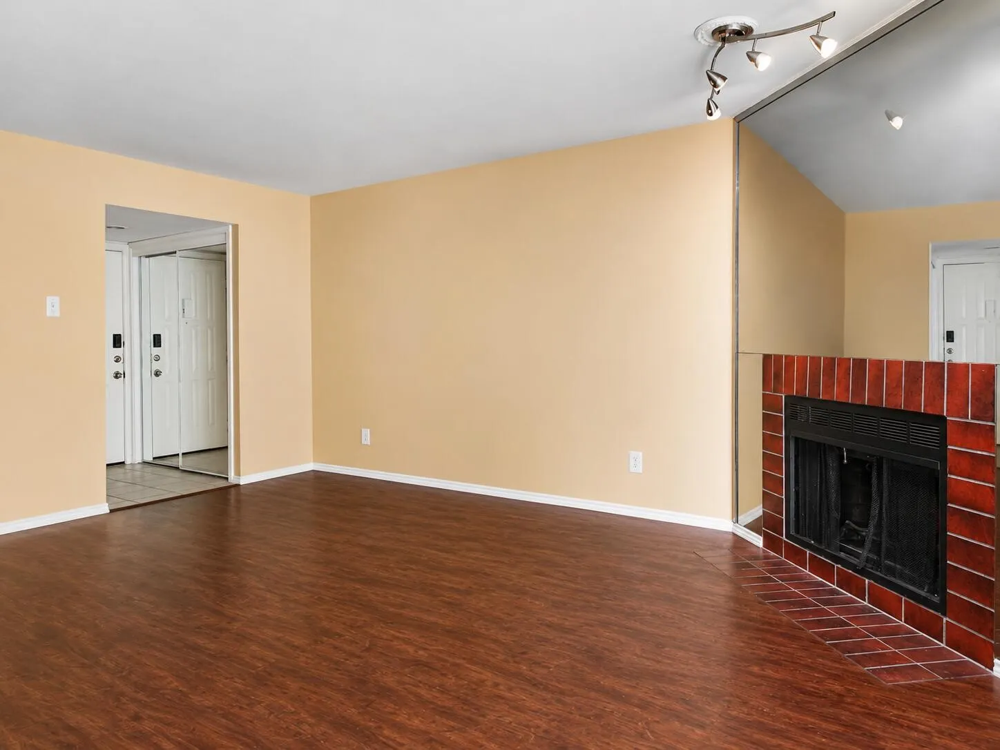 Condominium For Sale in Dallas County , 4452 Chaha Road 202, Garland, Texas 75043, 2 Bedroom, 2 Bathroom, Garage spaces, 943 Sqft, built in 1981, mls#21349765, Real Estate Agent in Garland, Homes For Sale in Dallas county, Homes For Sale in Garland, Realtor in Garland Texas, Real Estate Brokerage Independent Realty Texas, Luminita Cordes Realtor