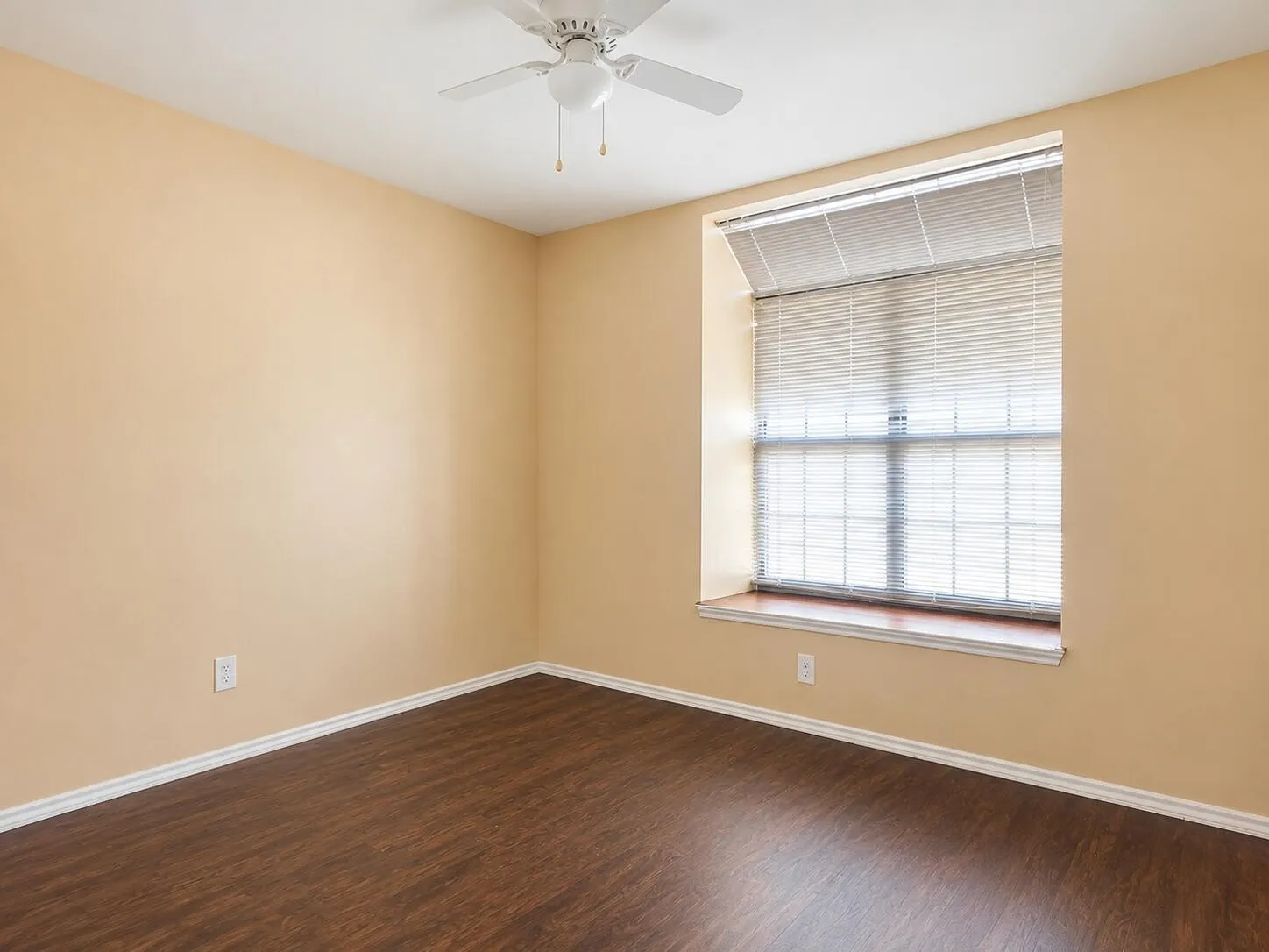 Condominium For Sale in Dallas County , 4452 Chaha Road 202, Garland, Texas 75043, 2 Bedroom, 2 Bathroom, Garage spaces, 943 Sqft, built in 1981, mls#21349765, Real Estate Agent in Garland, Homes For Sale in Dallas county, Homes For Sale in Garland, Realtor in Garland Texas, Real Estate Brokerage Independent Realty Texas, Luminita Cordes Realtor