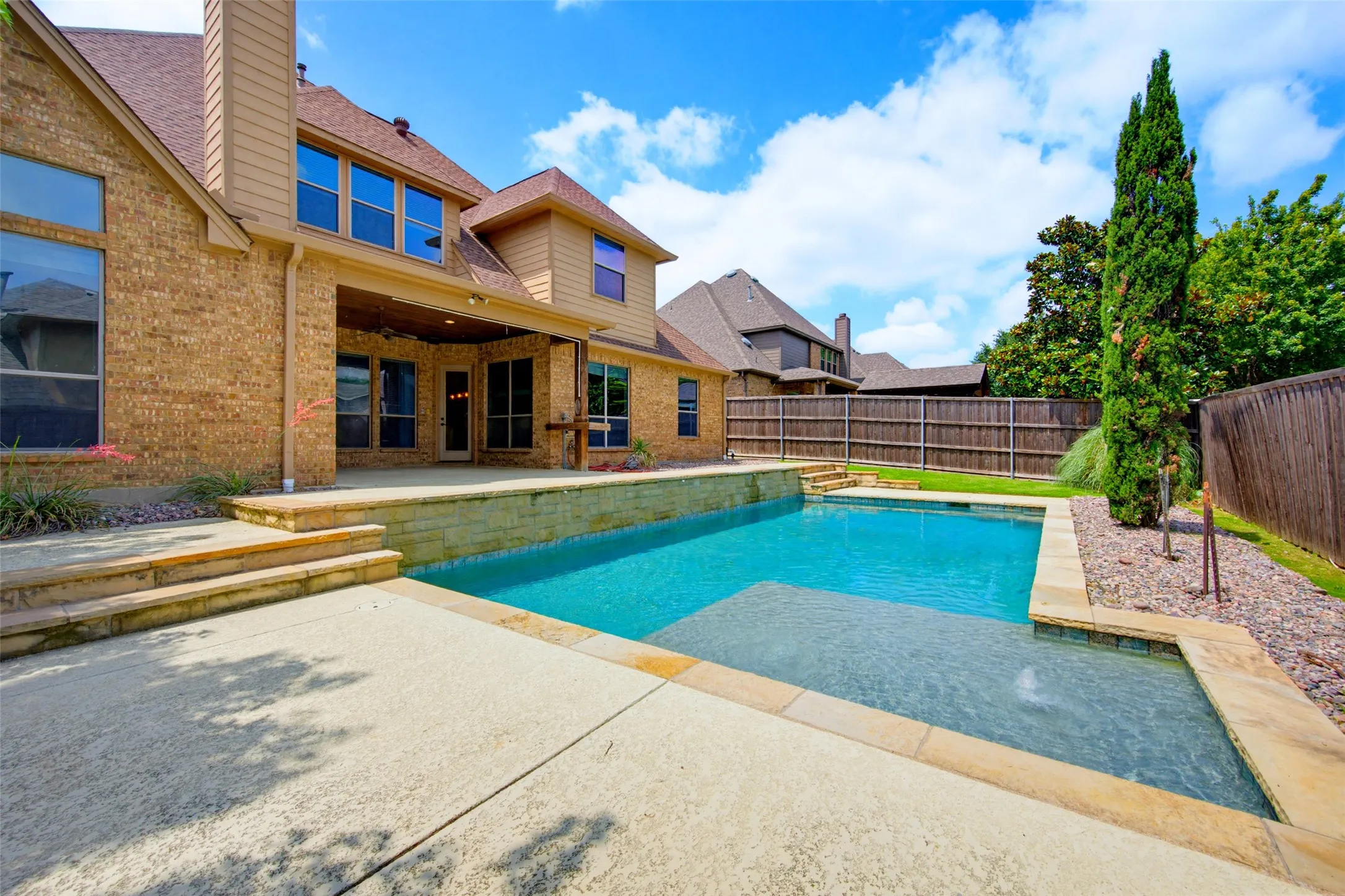Large swimming pool. 10 ft deep 4 feet on shallow end.