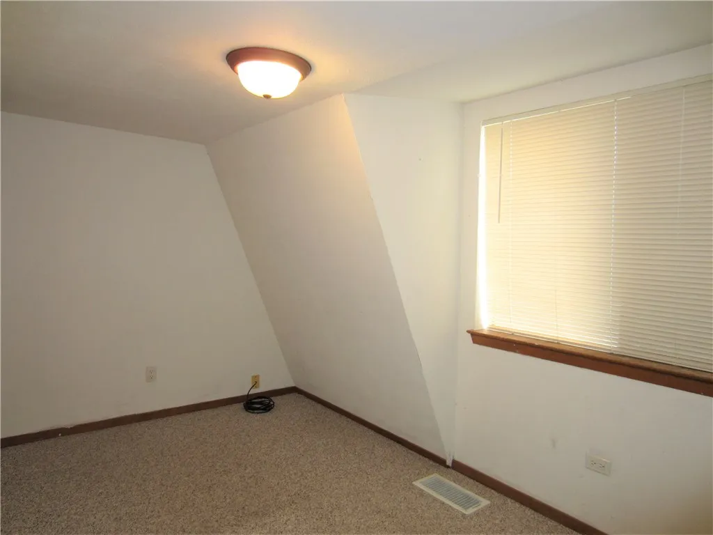 Single Family Residence For Rent in Denton County , 206 Solar Way, Denton, Texas 76207, 3 Bedroom, 2 Bathroom, 2 Garage spaces, 1,864 Sqft, built in 1981, mls#21349780, Real Estate Agent in Denton, Homes For Rent in Denton county, Homes For Rent in Denton, Realtor in Denton Texas, Real Estate Brokerage Independent Realty Texas, Luminita Cordes Realtor