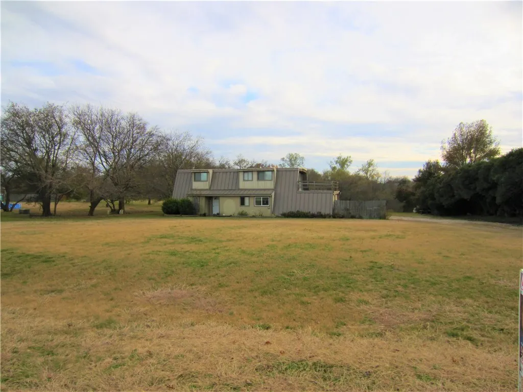 Single Family Residence For Rent in Denton County , 206 Solar Way, Denton, Texas 76207, 3 Bedroom, 2 Bathroom, 2 Garage spaces, 1,864 Sqft, built in 1981, mls#21349780, Real Estate Agent in Denton, Homes For Rent in Denton county, Homes For Rent in Denton, Realtor in Denton Texas, Real Estate Brokerage Independent Realty Texas, Luminita Cordes Realtor