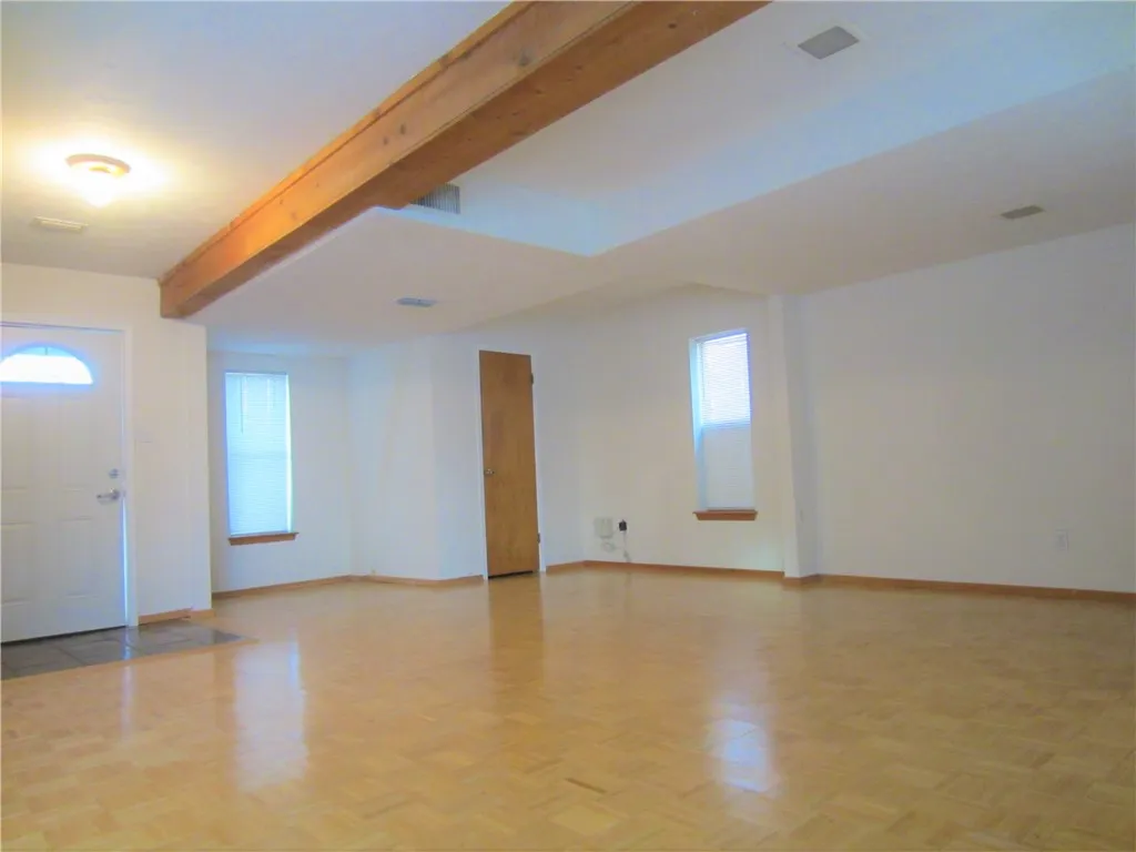 Single Family Residence For Rent in Denton County , 206 Solar Way, Denton, Texas 76207, 3 Bedroom, 2 Bathroom, 2 Garage spaces, 1,864 Sqft, built in 1981, mls#21349780, Real Estate Agent in Denton, Homes For Rent in Denton county, Homes For Rent in Denton, Realtor in Denton Texas, Real Estate Brokerage Independent Realty Texas, Luminita Cordes Realtor