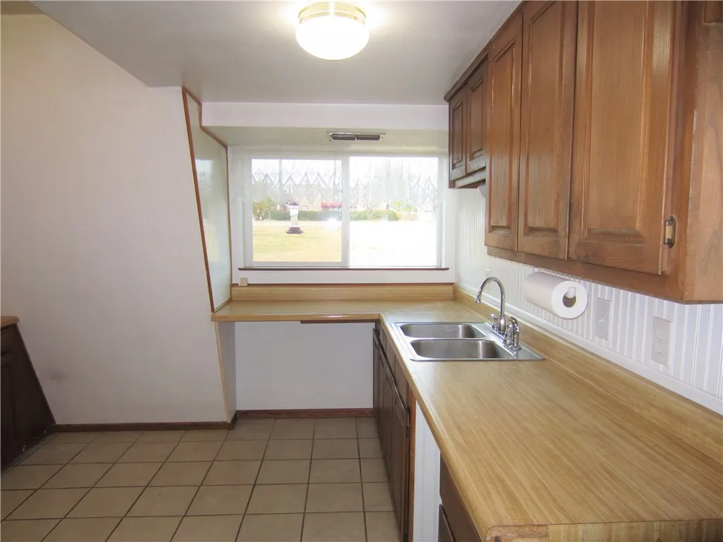 Single Family Residence For Rent in Denton County , 206 Solar Way, Denton, Texas 76207, 3 Bedroom, 2 Bathroom, 2 Garage spaces, 1,864 Sqft, built in 1981, mls#21349780, Real Estate Agent in Denton, Homes For Rent in Denton county, Homes For Rent in Denton, Realtor in Denton Texas, Real Estate Brokerage Independent Realty Texas, Luminita Cordes Realtor