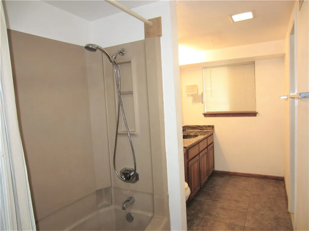Single Family Residence For Rent in Denton County , 206 Solar Way, Denton, Texas 76207, 3 Bedroom, 2 Bathroom, 2 Garage spaces, 1,864 Sqft, built in 1981, mls#21349780, Real Estate Agent in Denton, Homes For Rent in Denton county, Homes For Rent in Denton, Realtor in Denton Texas, Real Estate Brokerage Independent Realty Texas, Luminita Cordes Realtor