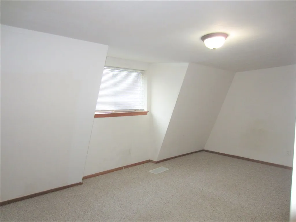 Single Family Residence For Rent in Denton County , 206 Solar Way, Denton, Texas 76207, 3 Bedroom, 2 Bathroom, 2 Garage spaces, 1,864 Sqft, built in 1981, mls#21349780, Real Estate Agent in Denton, Homes For Rent in Denton county, Homes For Rent in Denton, Realtor in Denton Texas, Real Estate Brokerage Independent Realty Texas, Luminita Cordes Realtor