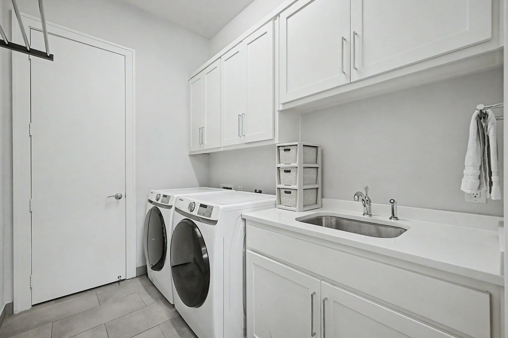 Single Family Residence For Sale in Dallas County , 3611 Northwest Parkway, University Park, Texas 75225, 4 Bedroom, 5 Bathroom, 2 Garage spaces, 4,335 Sqft, built in 2019, Price $2,049,000, mls#21339322, Real Estate Agent in University Park, Homes For Sale in Dallas county, Homes For Sale in University Park, Realtor in University Park Texas, Real Estate Brokerage Independent Realty Texas, Luminita Cordes Realtor