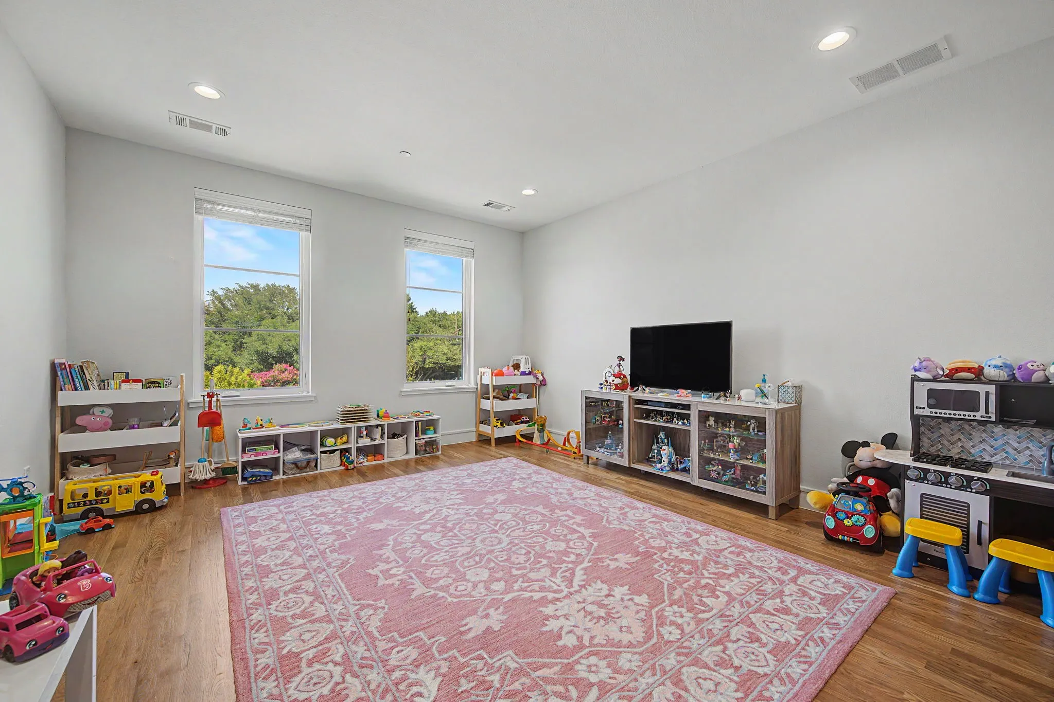 Single Family Residence For Sale in Dallas County , 3611 Northwest Parkway, University Park, Texas 75225, 4 Bedroom, 5 Bathroom, 2 Garage spaces, 4,335 Sqft, built in 2019, Price $2,049,000, mls#21339322, Real Estate Agent in University Park, Homes For Sale in Dallas county, Homes For Sale in University Park, Realtor in University Park Texas, Real Estate Brokerage Independent Realty Texas, Luminita Cordes Realtor