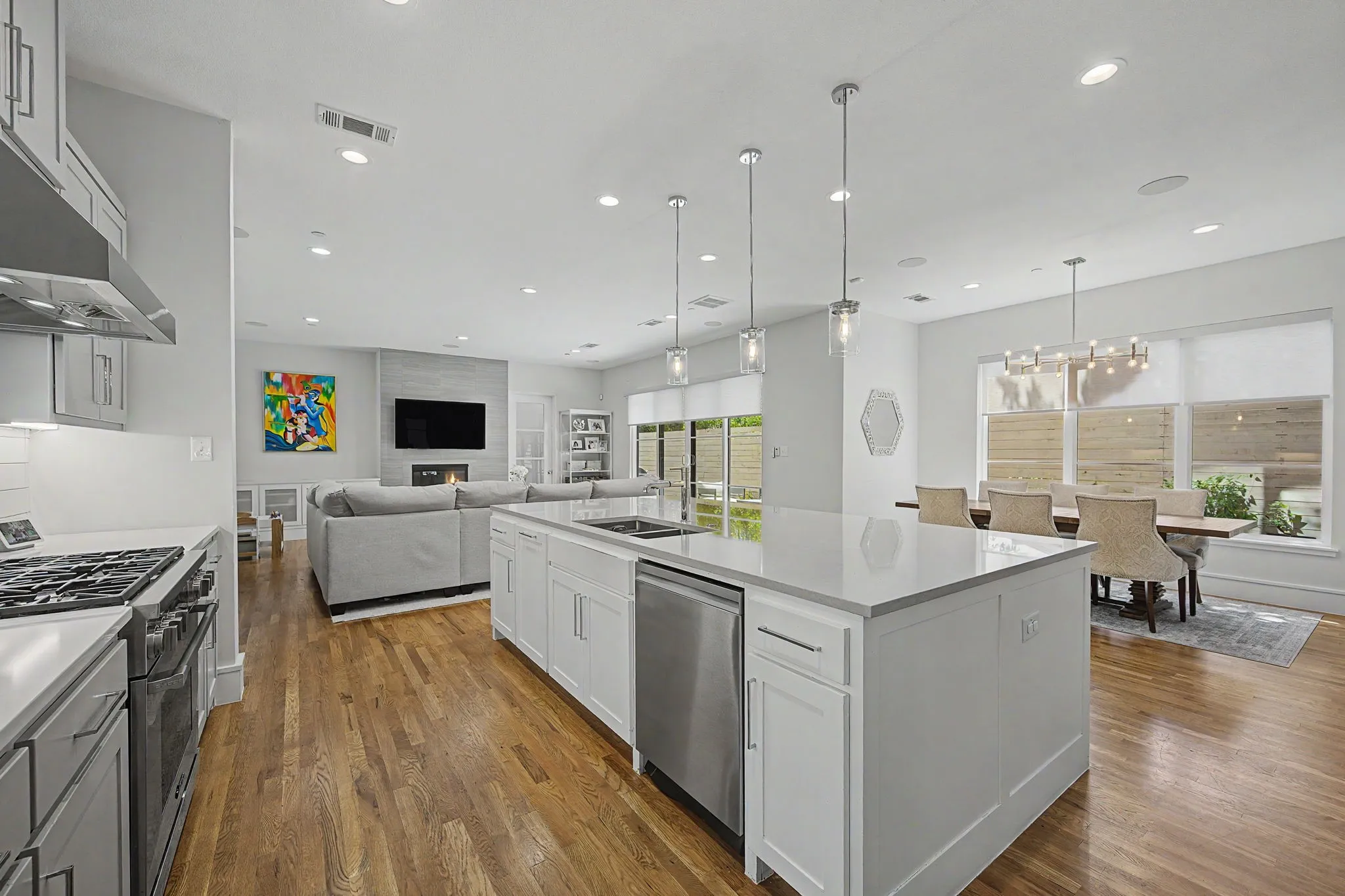 Single Family Residence For Sale in Dallas County , 3611 Northwest Parkway, University Park, Texas 75225, 4 Bedroom, 5 Bathroom, 2 Garage spaces, 4,335 Sqft, built in 2019, Price $2,049,000, mls#21339322, Real Estate Agent in University Park, Homes For Sale in Dallas county, Homes For Sale in University Park, Realtor in University Park Texas, Real Estate Brokerage Independent Realty Texas, Luminita Cordes Realtor