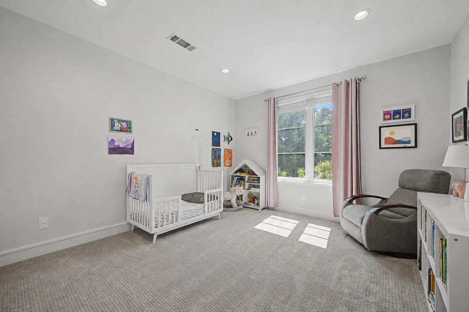 Single Family Residence For Sale in Dallas County , 3611 Northwest Parkway, University Park, Texas 75225, 4 Bedroom, 5 Bathroom, 2 Garage spaces, 4,335 Sqft, built in 2019, Price $2,049,000, mls#21339322, Real Estate Agent in University Park, Homes For Sale in Dallas county, Homes For Sale in University Park, Realtor in University Park Texas, Real Estate Brokerage Independent Realty Texas, Luminita Cordes Realtor
