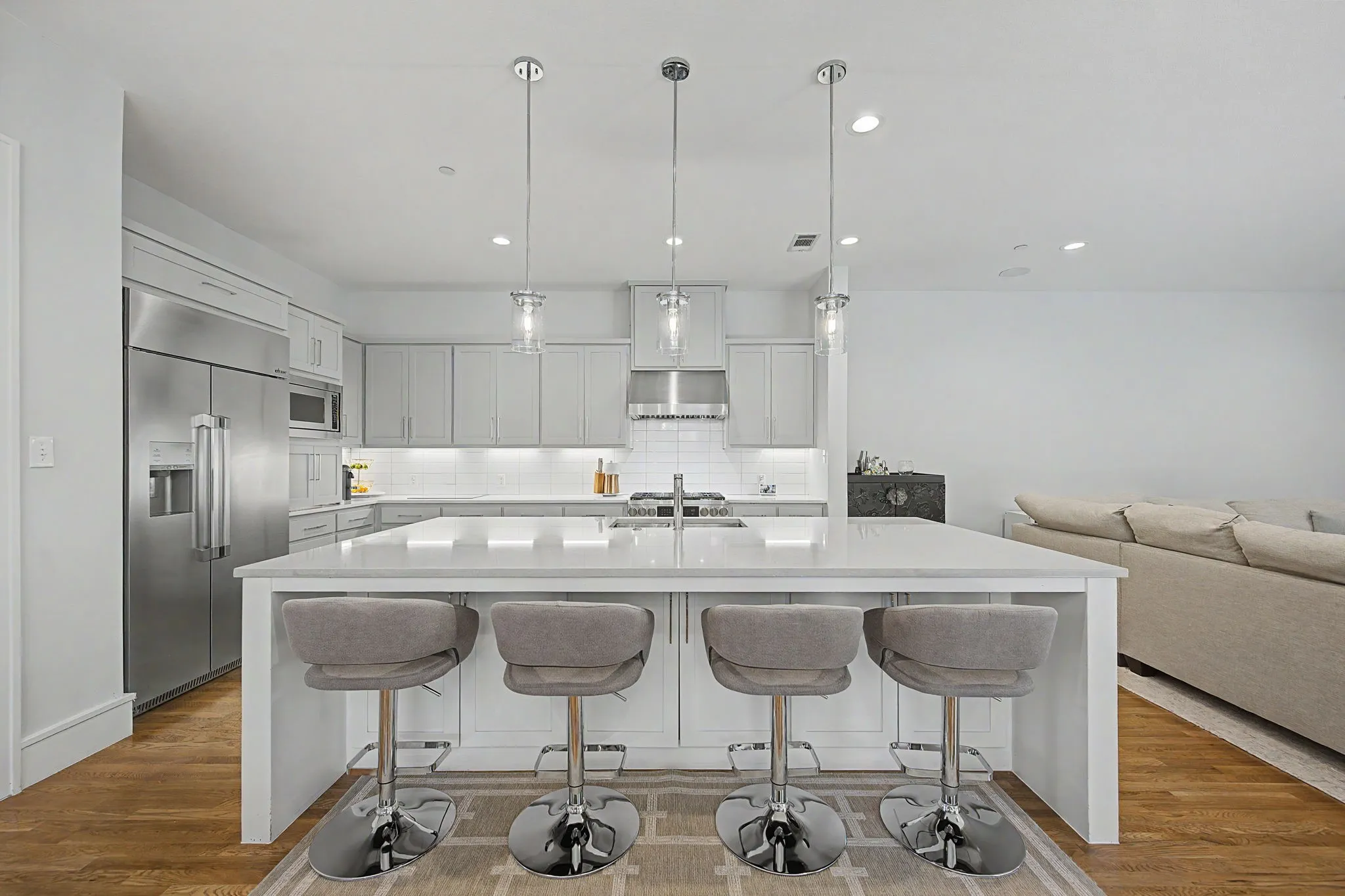 Single Family Residence For Sale in Dallas County , 3611 Northwest Parkway, University Park, Texas 75225, 4 Bedroom, 5 Bathroom, 2 Garage spaces, 4,335 Sqft, built in 2019, Price $2,049,000, mls#21339322, Real Estate Agent in University Park, Homes For Sale in Dallas county, Homes For Sale in University Park, Realtor in University Park Texas, Real Estate Brokerage Independent Realty Texas, Luminita Cordes Realtor