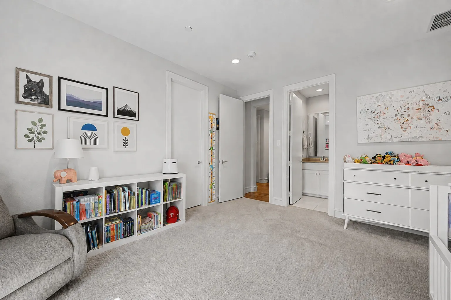Single Family Residence For Sale in Dallas County , 3611 Northwest Parkway, University Park, Texas 75225, 4 Bedroom, 5 Bathroom, 2 Garage spaces, 4,335 Sqft, built in 2019, Price $2,049,000, mls#21339322, Real Estate Agent in University Park, Homes For Sale in Dallas county, Homes For Sale in University Park, Realtor in University Park Texas, Real Estate Brokerage Independent Realty Texas, Luminita Cordes Realtor