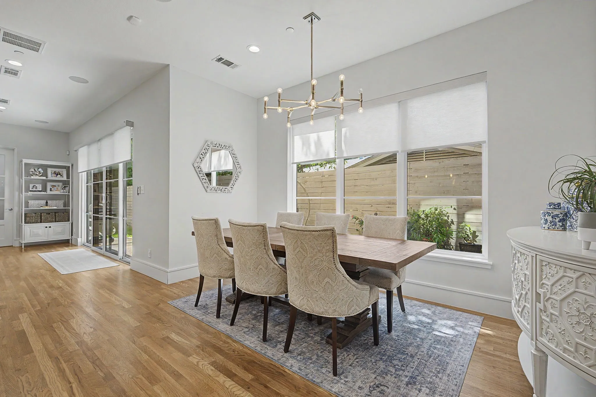 Single Family Residence For Sale in Dallas County , 3611 Northwest Parkway, University Park, Texas 75225, 4 Bedroom, 5 Bathroom, 2 Garage spaces, 4,335 Sqft, built in 2019, Price $2,049,000, mls#21339322, Real Estate Agent in University Park, Homes For Sale in Dallas county, Homes For Sale in University Park, Realtor in University Park Texas, Real Estate Brokerage Independent Realty Texas, Luminita Cordes Realtor