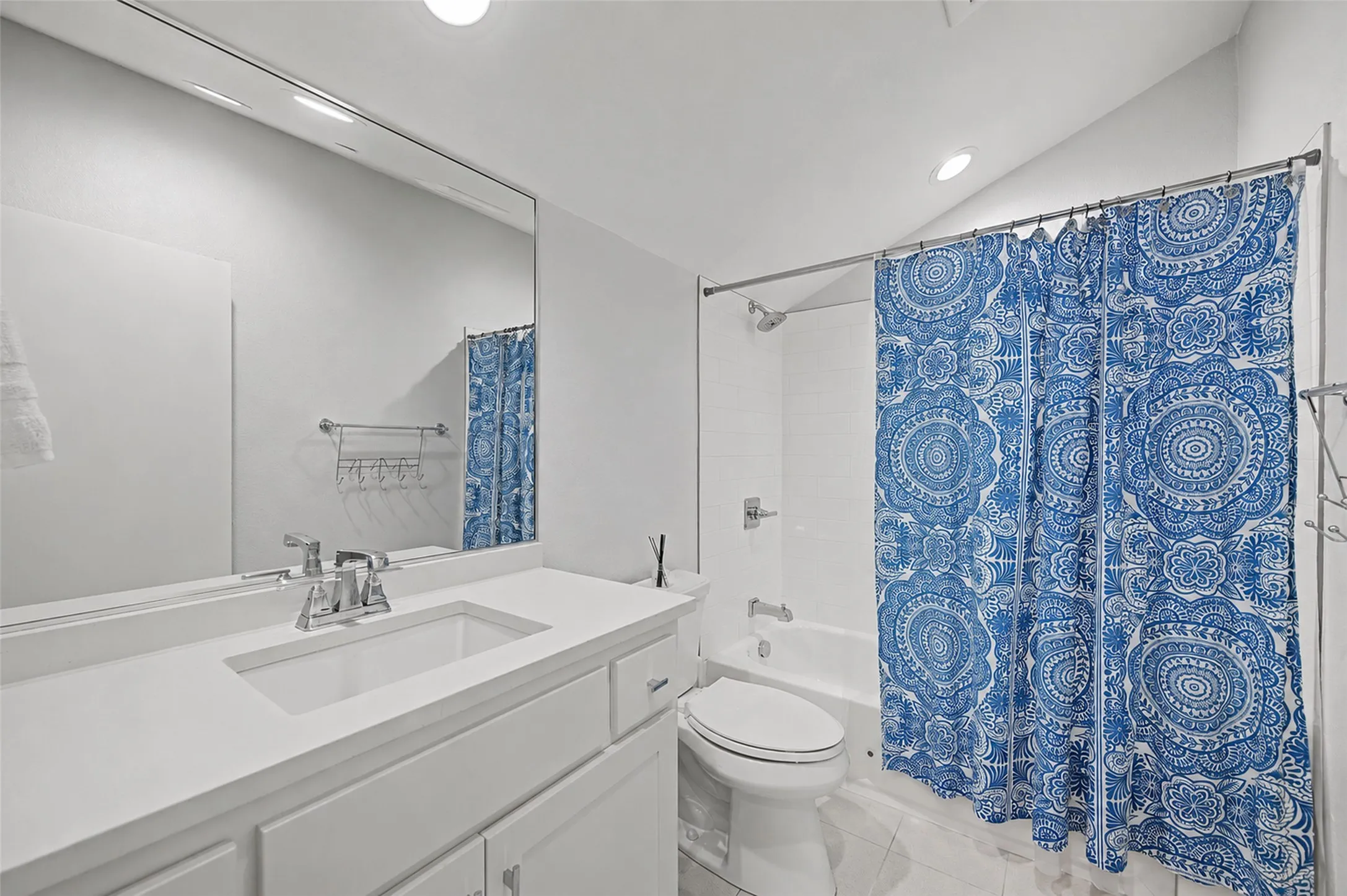 Single Family Residence For Sale in Dallas County , 3611 Northwest Parkway, University Park, Texas 75225, 4 Bedroom, 5 Bathroom, 2 Garage spaces, 4,335 Sqft, built in 2019, Price $2,049,000, mls#21339322, Real Estate Agent in University Park, Homes For Sale in Dallas county, Homes For Sale in University Park, Realtor in University Park Texas, Real Estate Brokerage Independent Realty Texas, Luminita Cordes Realtor