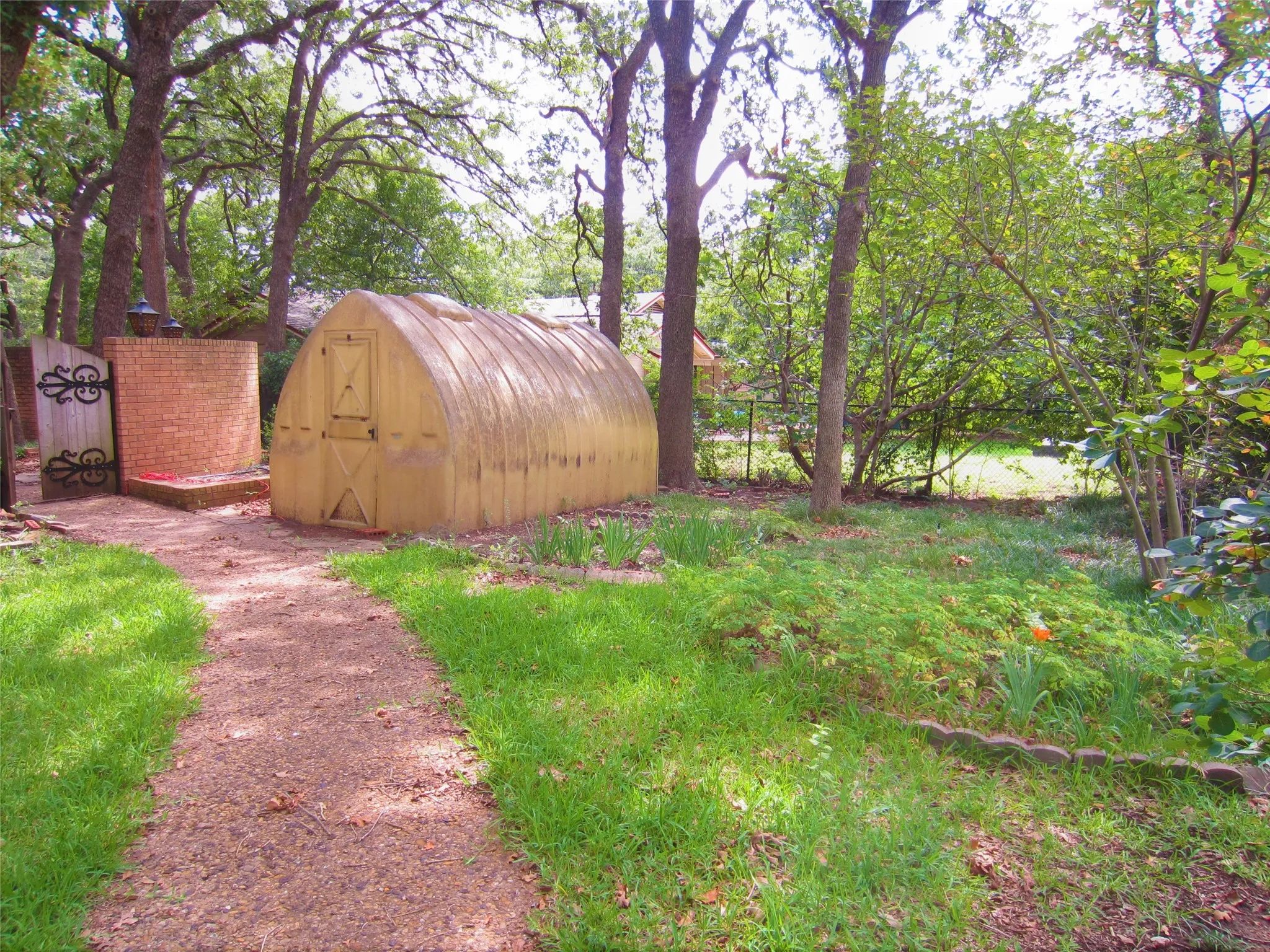 Single Family Residence For Rent in Denton County , 1815 Greenwood Drive, Denton, Texas 76209, 4 Bedroom, 4 Bathroom, Garage spaces, 2,680 Sqft, built in 1960, mls#21349790, Real Estate Agent in Denton, Homes For Rent in Denton county, Homes For Rent in Denton, Realtor in Denton Texas, Real Estate Brokerage Independent Realty Texas, Luminita Cordes Realtor