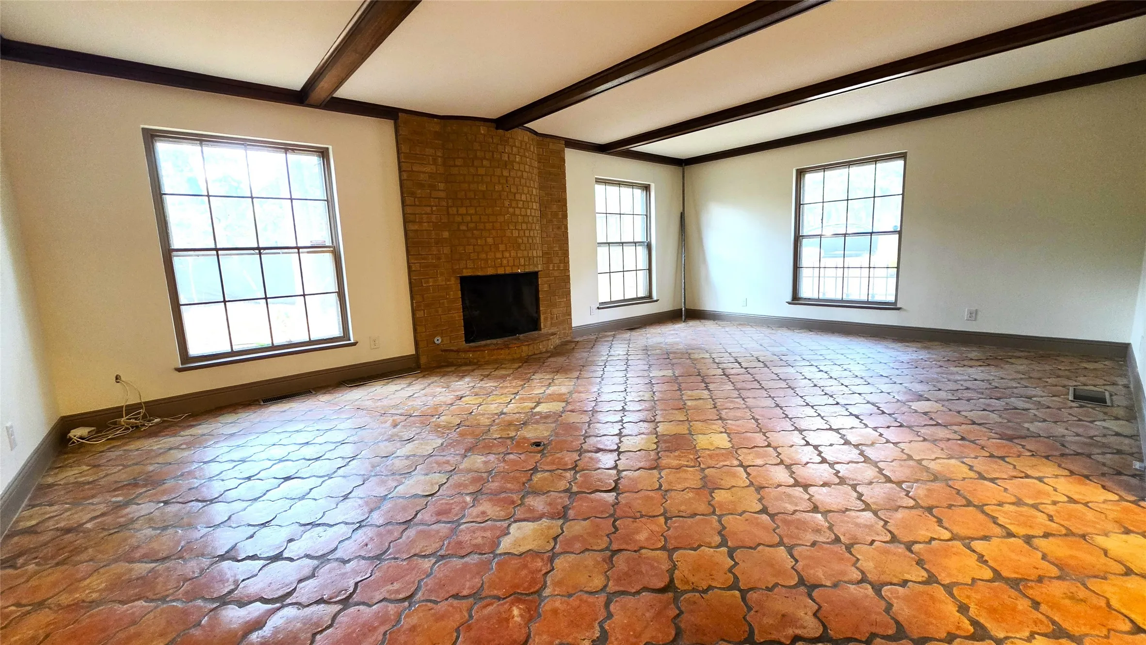 Single Family Residence For Rent in Denton County , 1815 Greenwood Drive, Denton, Texas 76209, 4 Bedroom, 4 Bathroom, Garage spaces, 2,680 Sqft, built in 1960, mls#21349790, Real Estate Agent in Denton, Homes For Rent in Denton county, Homes For Rent in Denton, Realtor in Denton Texas, Real Estate Brokerage Independent Realty Texas, Luminita Cordes Realtor