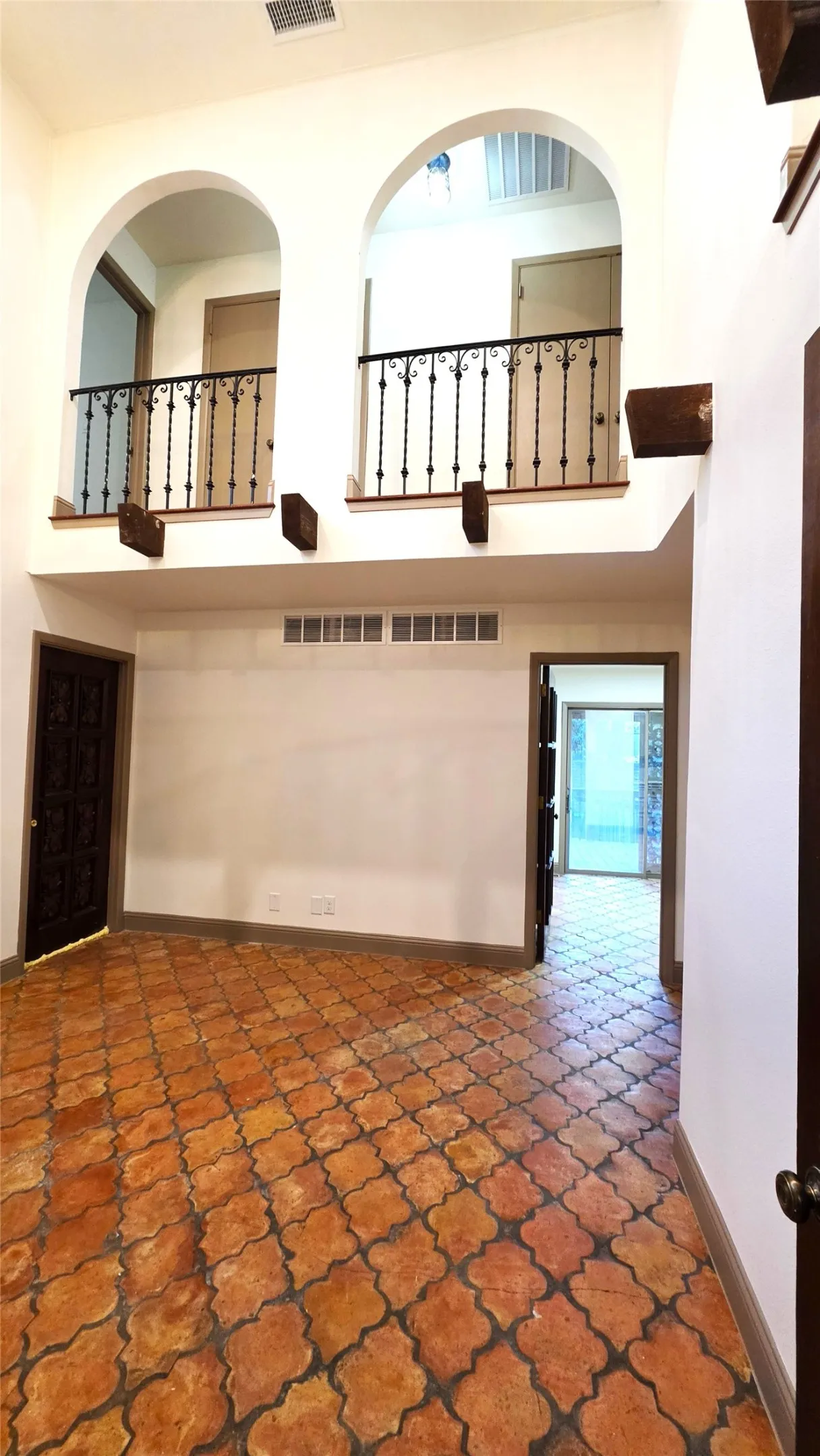 Single Family Residence For Rent in Denton County , 1815 Greenwood Drive, Denton, Texas 76209, 4 Bedroom, 4 Bathroom, Garage spaces, 2,680 Sqft, built in 1960, mls#21349790, Real Estate Agent in Denton, Homes For Rent in Denton county, Homes For Rent in Denton, Realtor in Denton Texas, Real Estate Brokerage Independent Realty Texas, Luminita Cordes Realtor