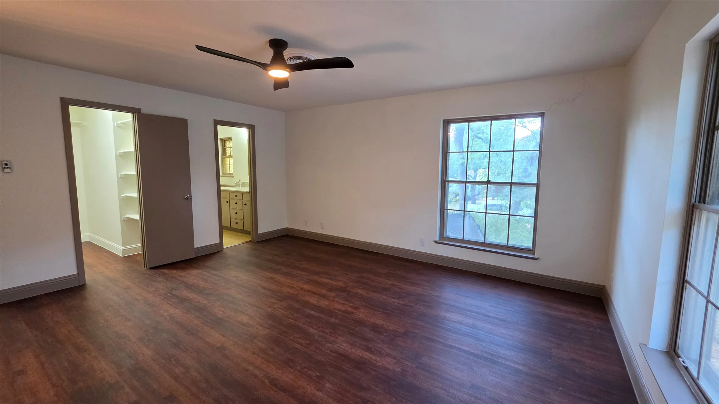 Single Family Residence For Rent in Denton County , 1815 Greenwood Drive, Denton, Texas 76209, 4 Bedroom, 4 Bathroom, Garage spaces, 2,680 Sqft, built in 1960, mls#21349790, Real Estate Agent in Denton, Homes For Rent in Denton county, Homes For Rent in Denton, Realtor in Denton Texas, Real Estate Brokerage Independent Realty Texas, Luminita Cordes Realtor