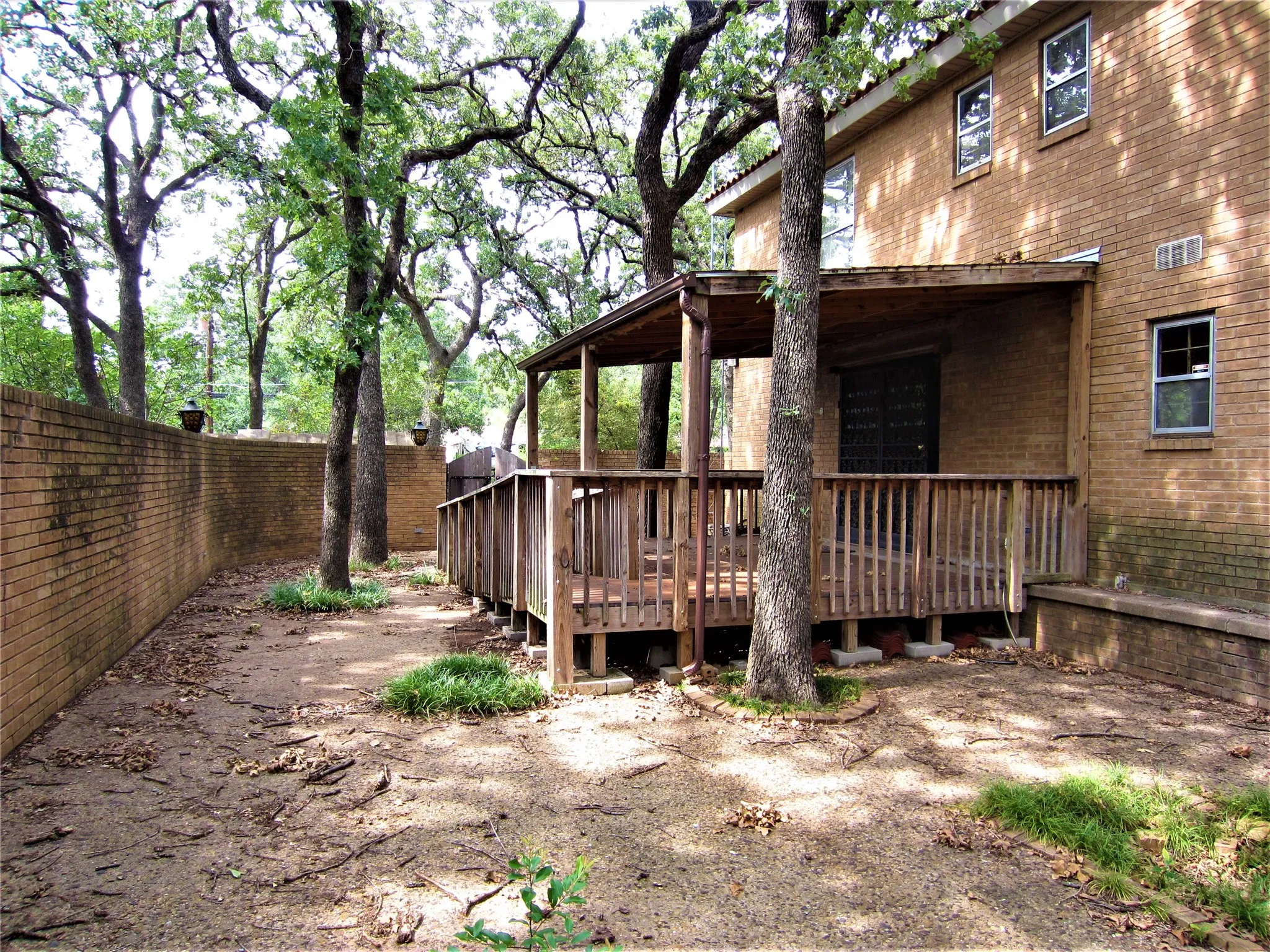 Single Family Residence For Rent in Denton County , 1815 Greenwood Drive, Denton, Texas 76209, 4 Bedroom, 4 Bathroom, Garage spaces, 2,680 Sqft, built in 1960, mls#21349790, Real Estate Agent in Denton, Homes For Rent in Denton county, Homes For Rent in Denton, Realtor in Denton Texas, Real Estate Brokerage Independent Realty Texas, Luminita Cordes Realtor