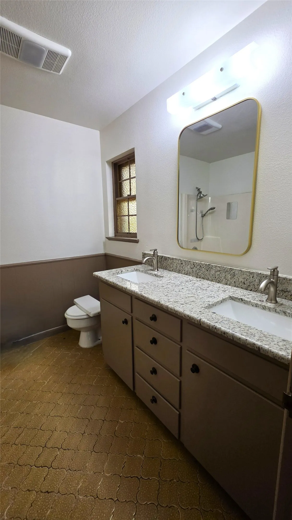 Single Family Residence For Rent in Denton County , 1815 Greenwood Drive, Denton, Texas 76209, 4 Bedroom, 4 Bathroom, Garage spaces, 2,680 Sqft, built in 1960, mls#21349790, Real Estate Agent in Denton, Homes For Rent in Denton county, Homes For Rent in Denton, Realtor in Denton Texas, Real Estate Brokerage Independent Realty Texas, Luminita Cordes Realtor