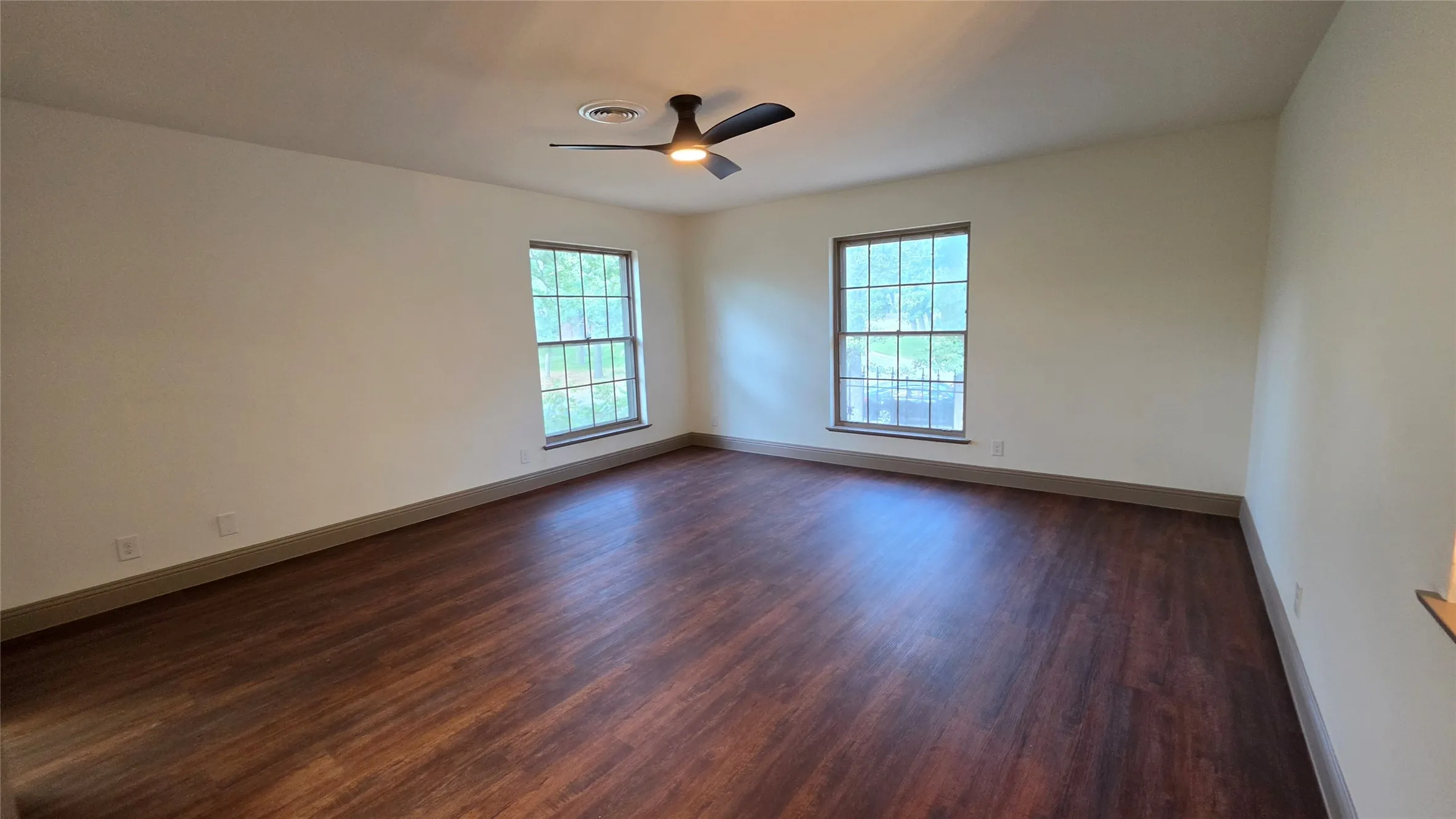 Single Family Residence For Rent in Denton County , 1815 Greenwood Drive, Denton, Texas 76209, 4 Bedroom, 4 Bathroom, Garage spaces, 2,680 Sqft, built in 1960, mls#21349790, Real Estate Agent in Denton, Homes For Rent in Denton county, Homes For Rent in Denton, Realtor in Denton Texas, Real Estate Brokerage Independent Realty Texas, Luminita Cordes Realtor