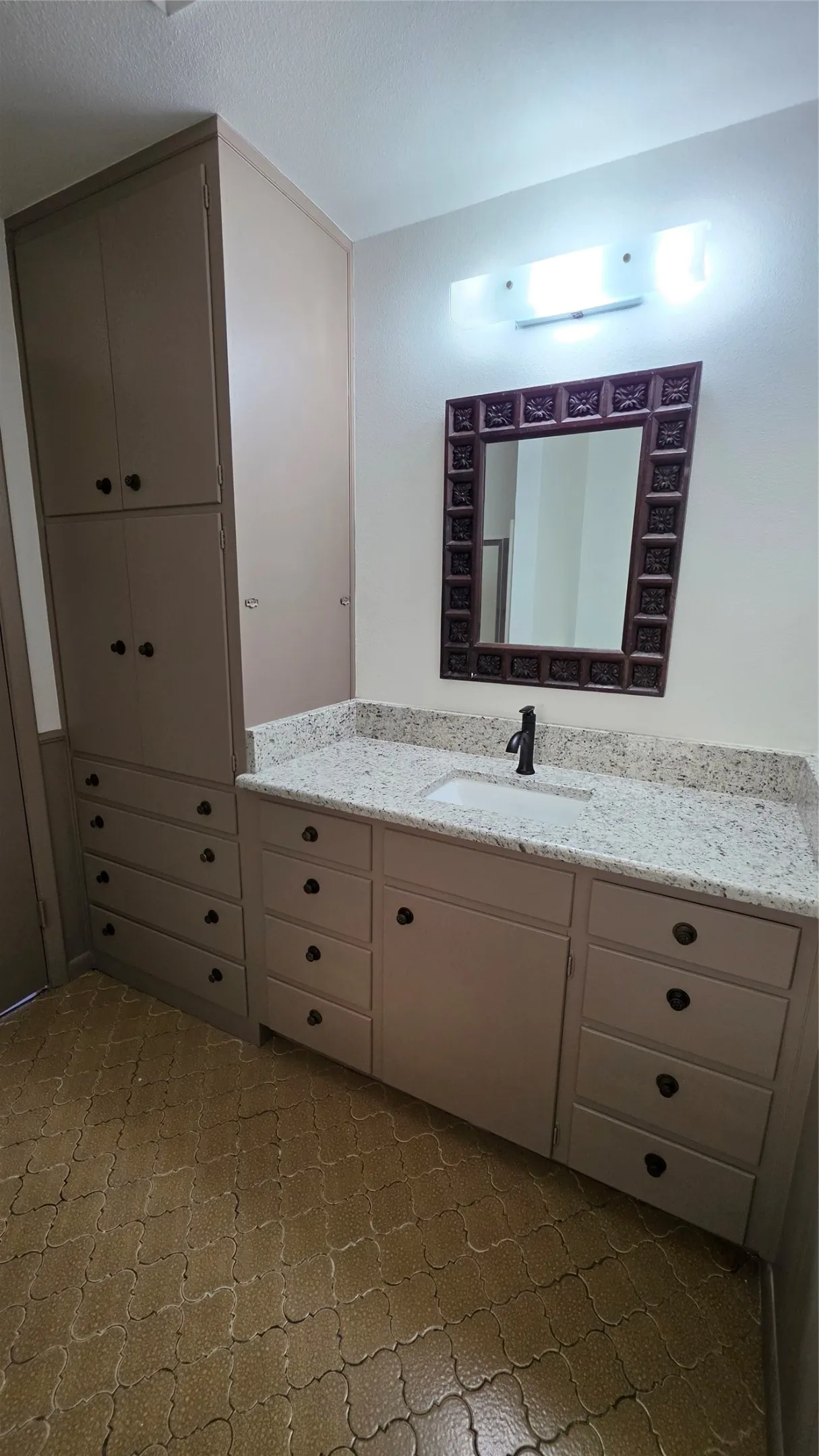 Single Family Residence For Rent in Denton County , 1815 Greenwood Drive, Denton, Texas 76209, 4 Bedroom, 4 Bathroom, Garage spaces, 2,680 Sqft, built in 1960, mls#21349790, Real Estate Agent in Denton, Homes For Rent in Denton county, Homes For Rent in Denton, Realtor in Denton Texas, Real Estate Brokerage Independent Realty Texas, Luminita Cordes Realtor