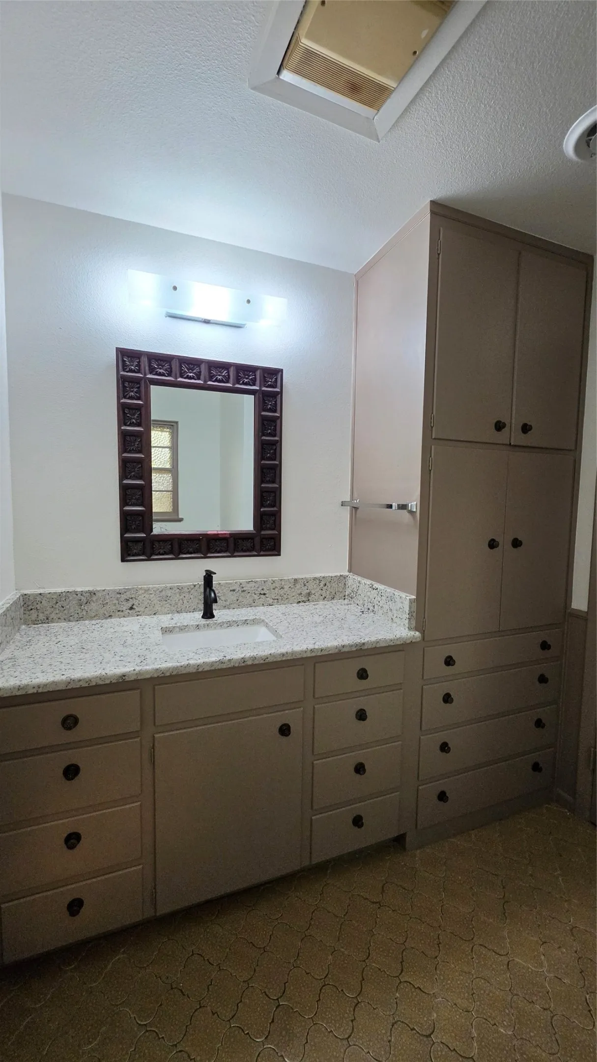 Single Family Residence For Rent in Denton County , 1815 Greenwood Drive, Denton, Texas 76209, 4 Bedroom, 4 Bathroom, Garage spaces, 2,680 Sqft, built in 1960, mls#21349790, Real Estate Agent in Denton, Homes For Rent in Denton county, Homes For Rent in Denton, Realtor in Denton Texas, Real Estate Brokerage Independent Realty Texas, Luminita Cordes Realtor