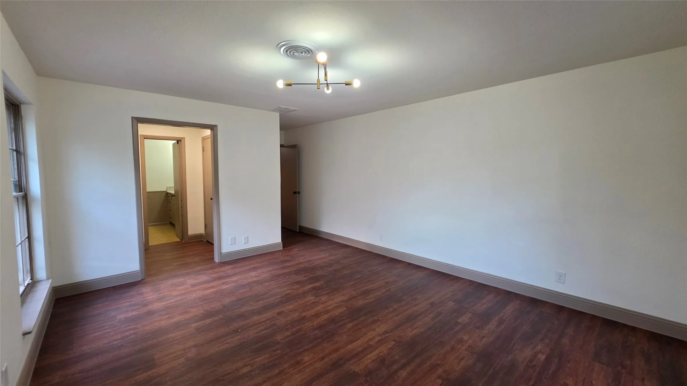 Single Family Residence For Rent in Denton County , 1815 Greenwood Drive, Denton, Texas 76209, 4 Bedroom, 4 Bathroom, Garage spaces, 2,680 Sqft, built in 1960, mls#21349790, Real Estate Agent in Denton, Homes For Rent in Denton county, Homes For Rent in Denton, Realtor in Denton Texas, Real Estate Brokerage Independent Realty Texas, Luminita Cordes Realtor