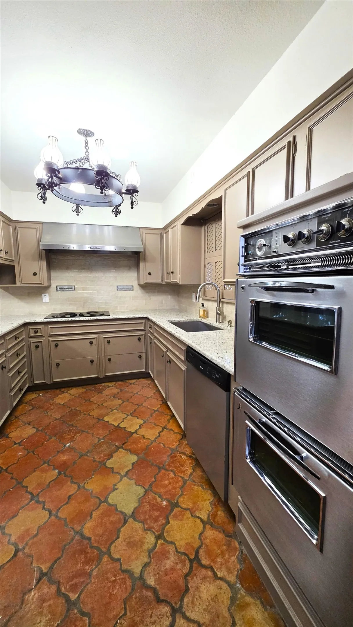 Single Family Residence For Rent in Denton County , 1815 Greenwood Drive, Denton, Texas 76209, 4 Bedroom, 4 Bathroom, Garage spaces, 2,680 Sqft, built in 1960, mls#21349790, Real Estate Agent in Denton, Homes For Rent in Denton county, Homes For Rent in Denton, Realtor in Denton Texas, Real Estate Brokerage Independent Realty Texas, Luminita Cordes Realtor