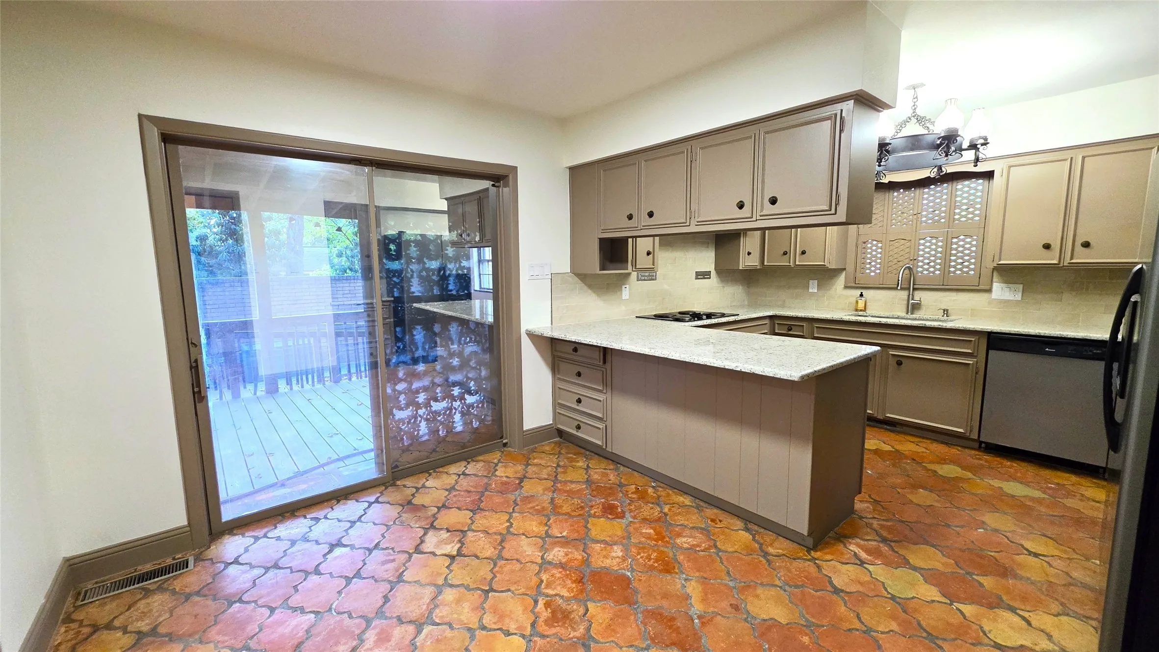 Single Family Residence For Rent in Denton County , 1815 Greenwood Drive, Denton, Texas 76209, 4 Bedroom, 4 Bathroom, Garage spaces, 2,680 Sqft, built in 1960, mls#21349790, Real Estate Agent in Denton, Homes For Rent in Denton county, Homes For Rent in Denton, Realtor in Denton Texas, Real Estate Brokerage Independent Realty Texas, Luminita Cordes Realtor