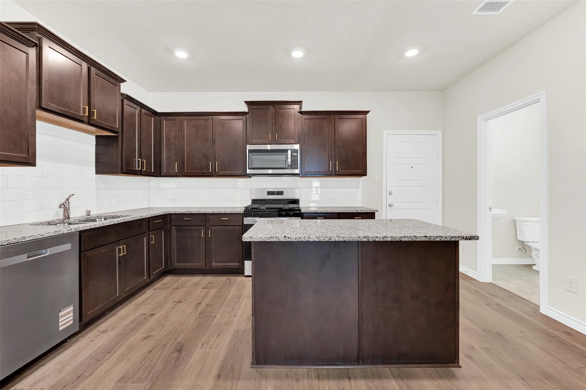 Townhouse For Rent in Rockwall County , 1328 Kimzey Street, Royse City, Texas 75189, 3 Bedroom, 3 Bathroom, 2 Garage spaces, 1,893 Sqft, built in 2024, mls#21348017, Real Estate Agent in Royse City, Homes For Rent in Rockwall county, Homes For Rent in Royse City, Realtor in Royse City Texas, Real Estate Brokerage Independent Realty Texas, Luminita Cordes Realtor