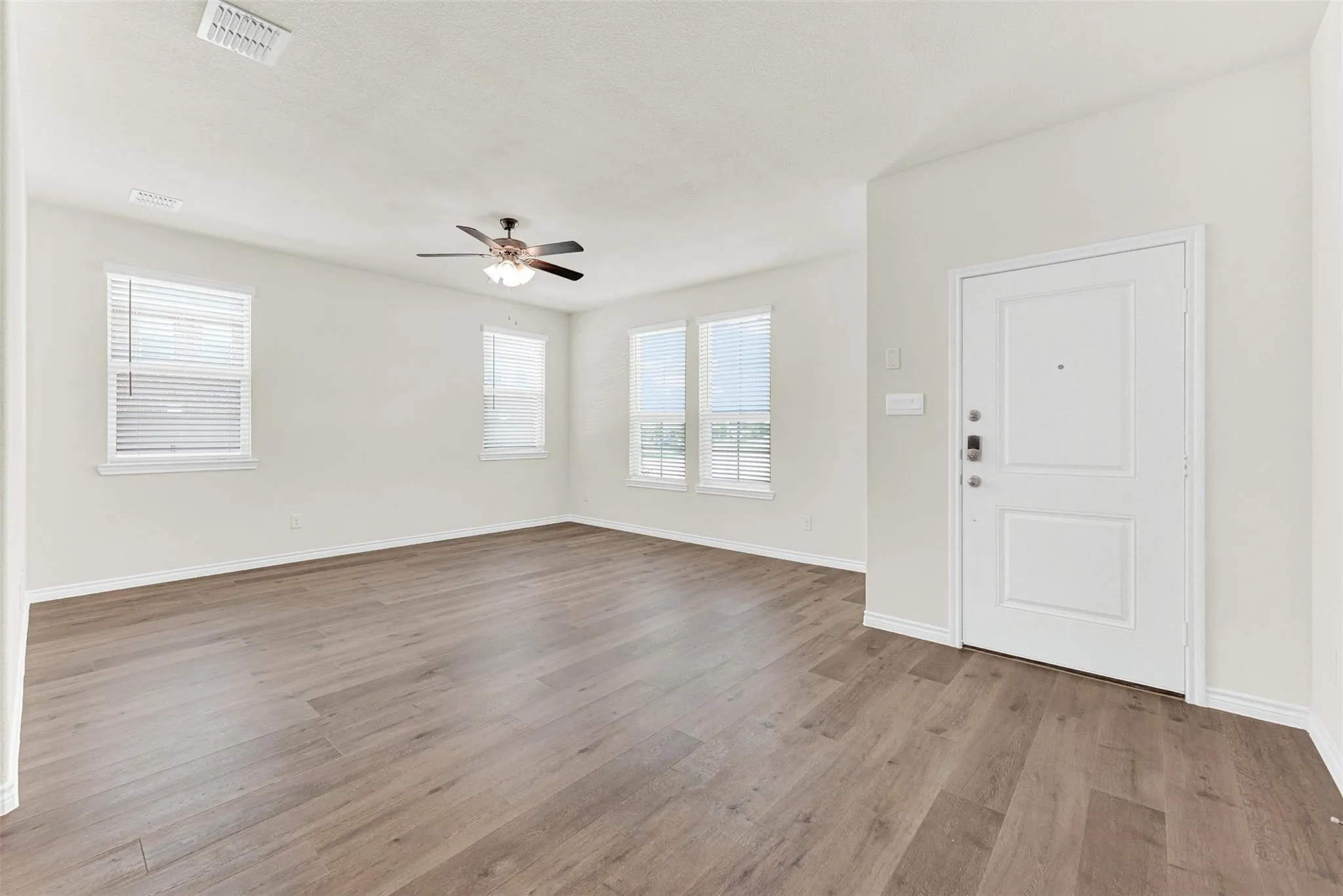 Townhouse For Rent in Rockwall County , 1328 Kimzey Street, Royse City, Texas 75189, 3 Bedroom, 3 Bathroom, 2 Garage spaces, 1,893 Sqft, built in 2024, mls#21348017, Real Estate Agent in Royse City, Homes For Rent in Rockwall county, Homes For Rent in Royse City, Realtor in Royse City Texas, Real Estate Brokerage Independent Realty Texas, Luminita Cordes Realtor