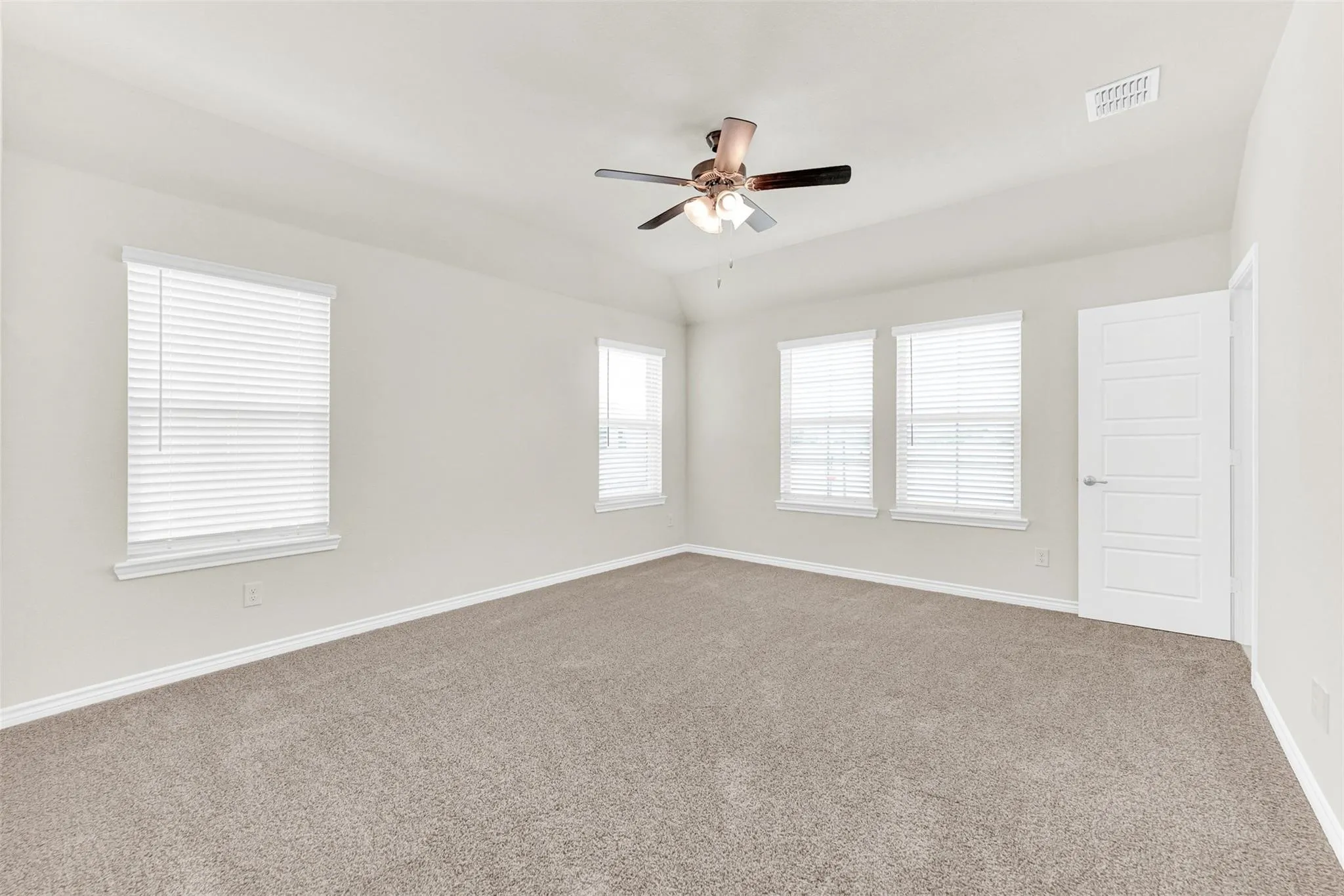 Townhouse For Rent in Rockwall County , 1328 Kimzey Street, Royse City, Texas 75189, 3 Bedroom, 3 Bathroom, 2 Garage spaces, 1,893 Sqft, built in 2024, mls#21348017, Real Estate Agent in Royse City, Homes For Rent in Rockwall county, Homes For Rent in Royse City, Realtor in Royse City Texas, Real Estate Brokerage Independent Realty Texas, Luminita Cordes Realtor