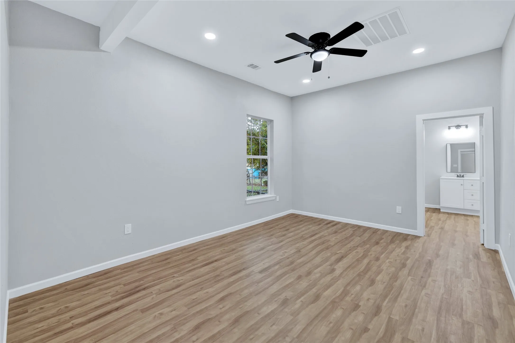 Single Family Residence For Sale in Grayson County , 323 W Cherry Street, Sherman, Texas 75090, 3 Bedroom, 3 Bathroom, Garage spaces, 1,832 Sqft, built in 1920, mls#21349798, Real Estate Agent in Sherman, Homes For Sale in Grayson county, Homes For Sale in Sherman, Realtor in Sherman Texas, Real Estate Brokerage Independent Realty Texas, Luminita Cordes Realtor